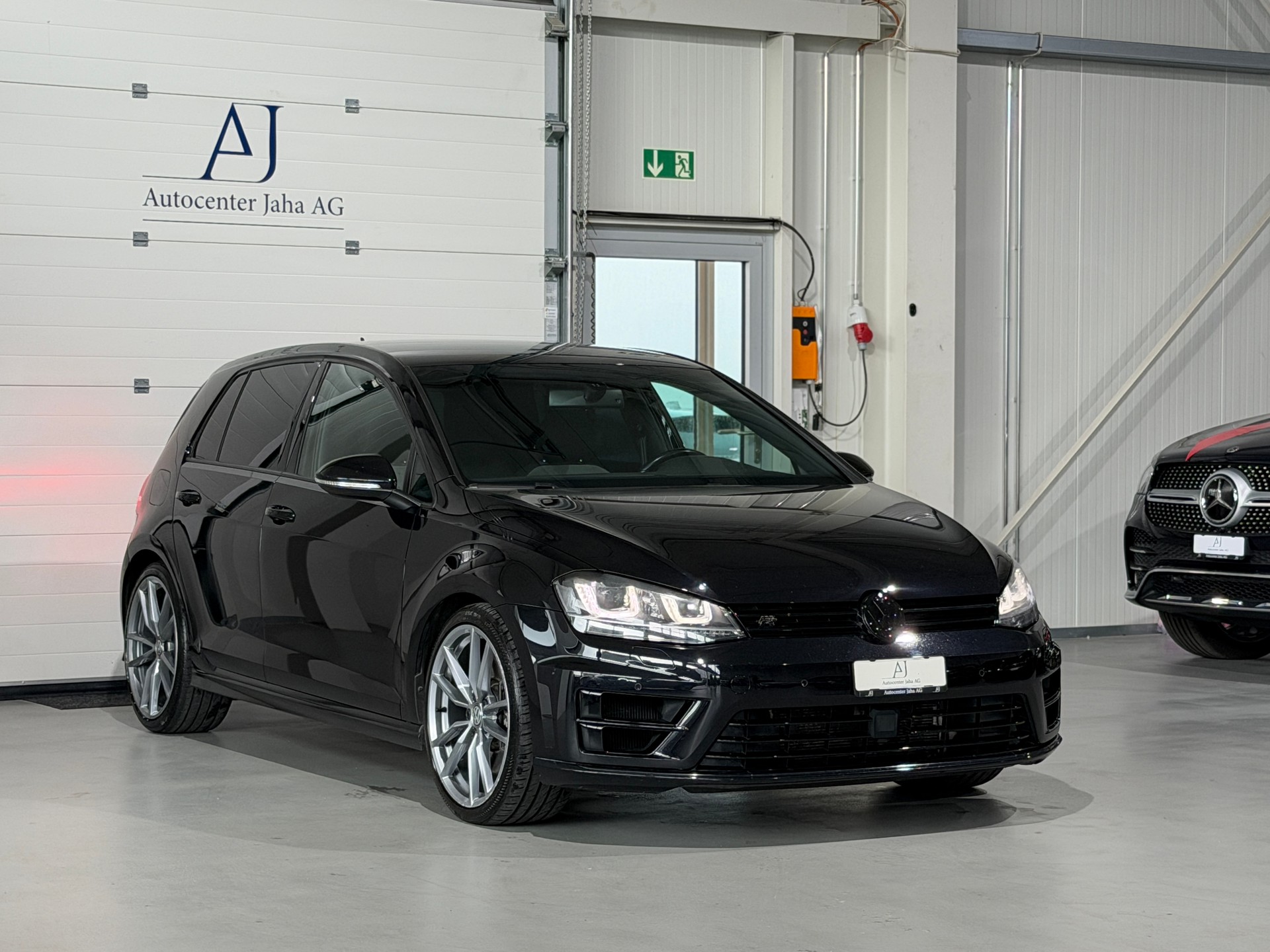 VW Golf 2.0 TSI R 4Motion DSG (CH)-image-4