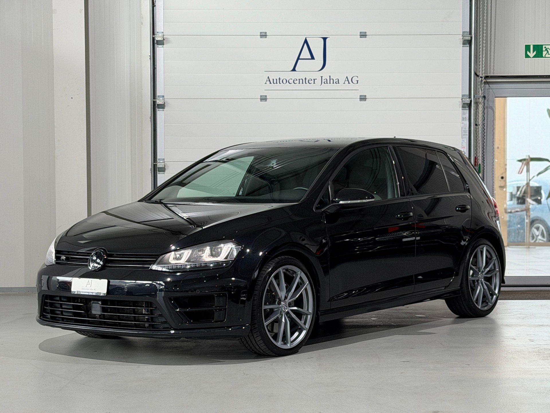 VW Golf 2.0 TSI R 4Motion DSG (CH)-image-2
