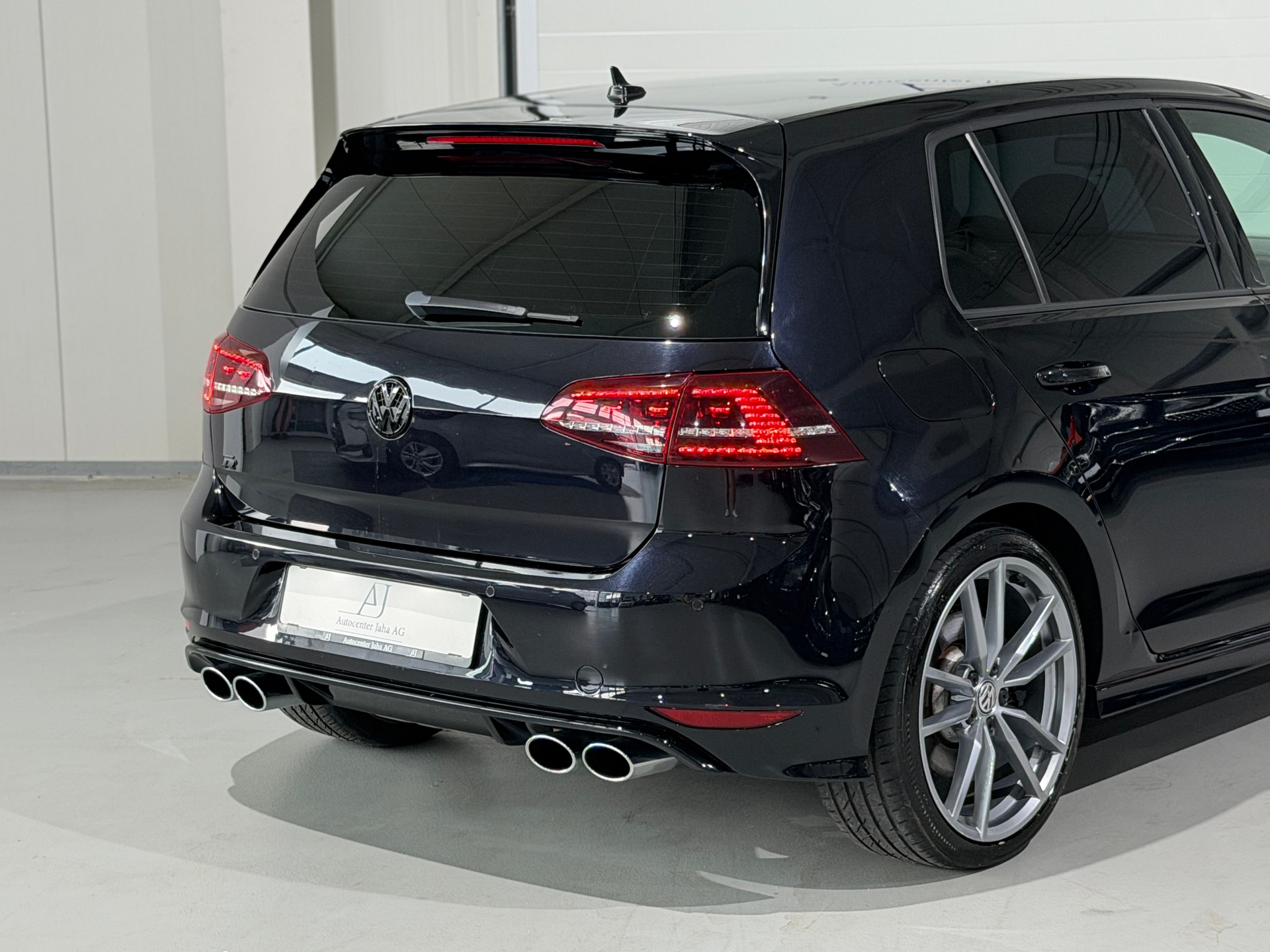 VW Golf 2.0 TSI R 4Motion DSG (CH)-image-6