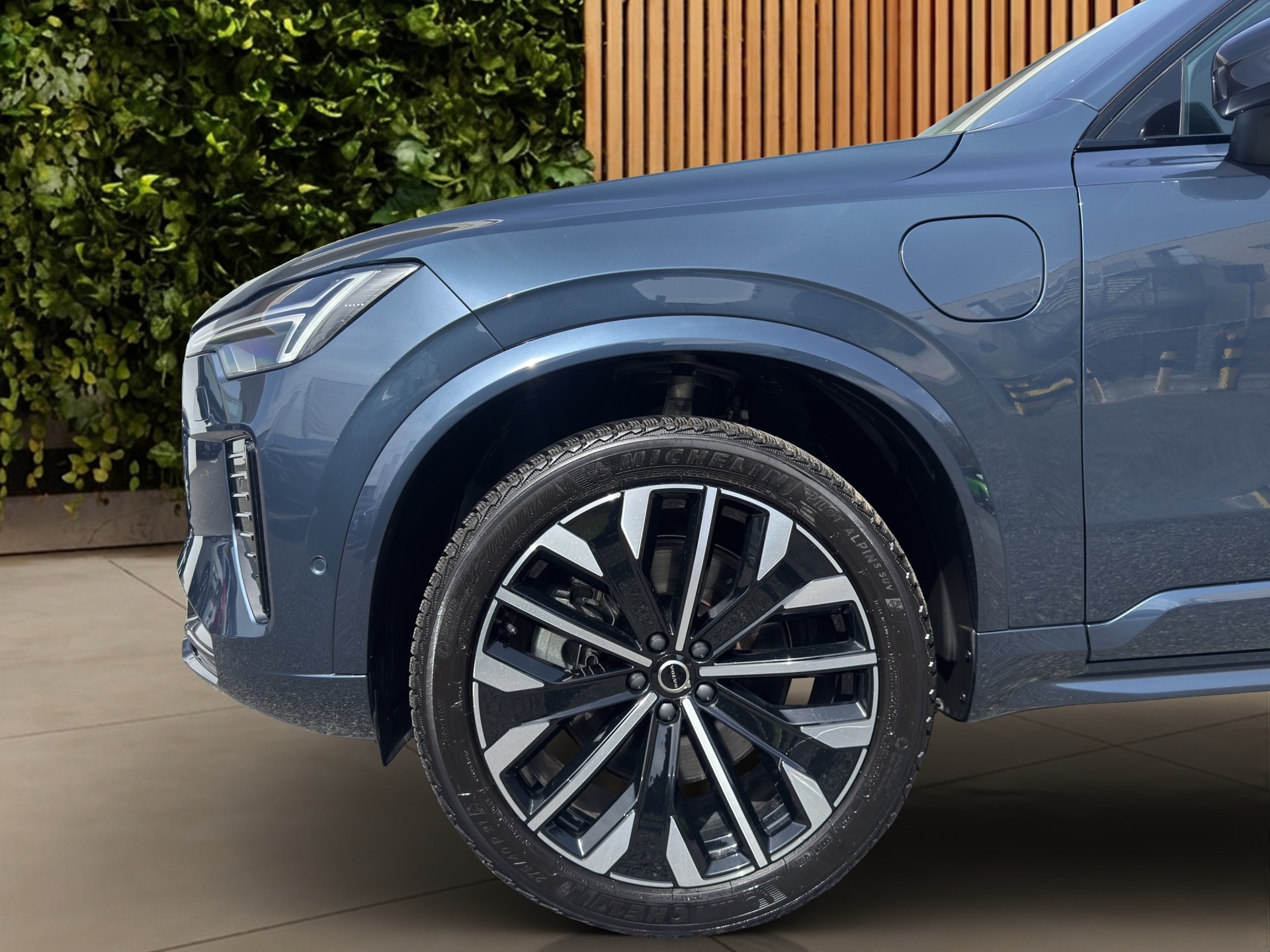 VOLVO XC90 2.0 T8 TE Plus Dark eAWD-image-7