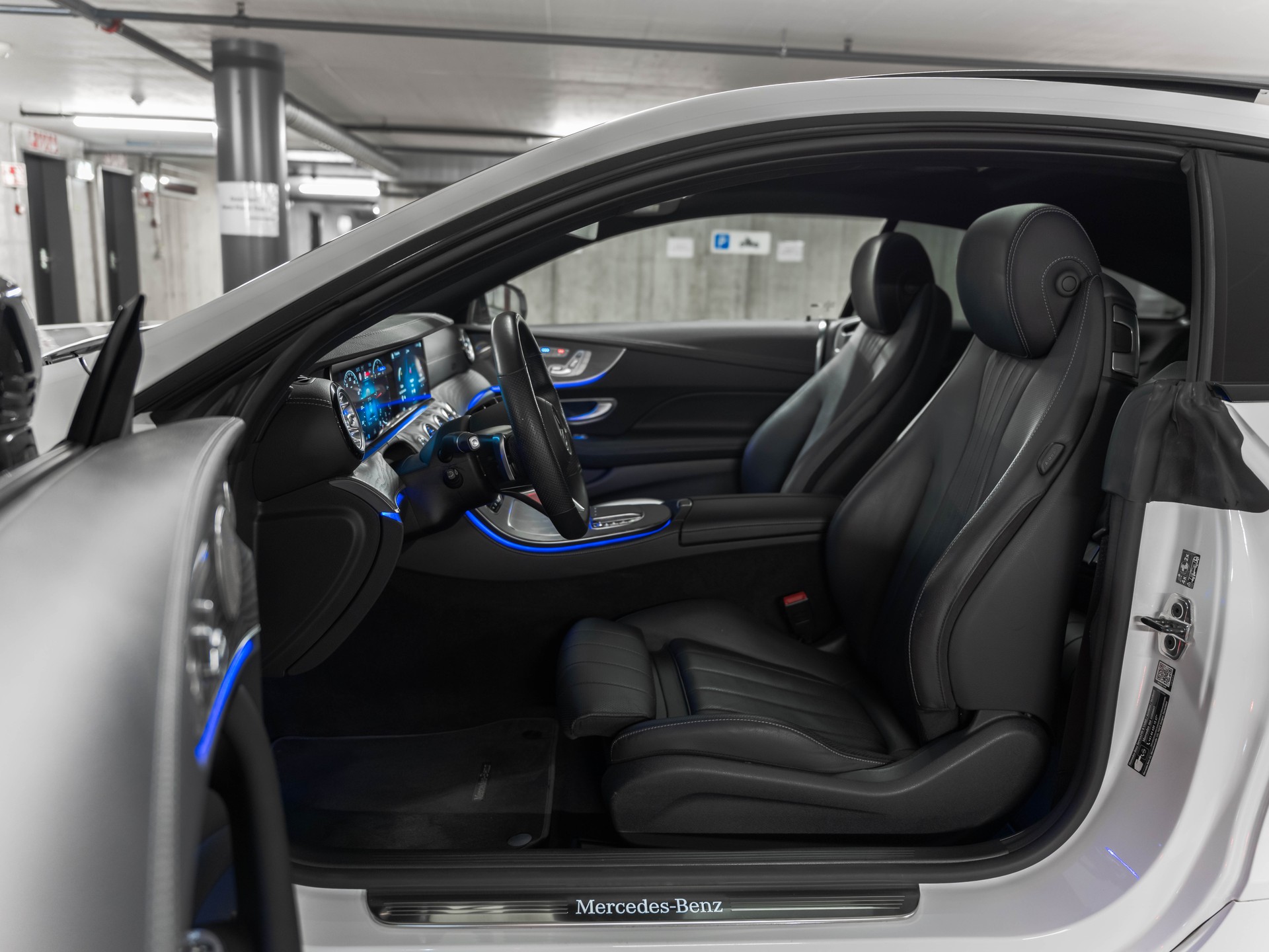 MERCEDES-BENZ E 400 d Coupé 4Matic AMG Line 9G-Tronic-image-27