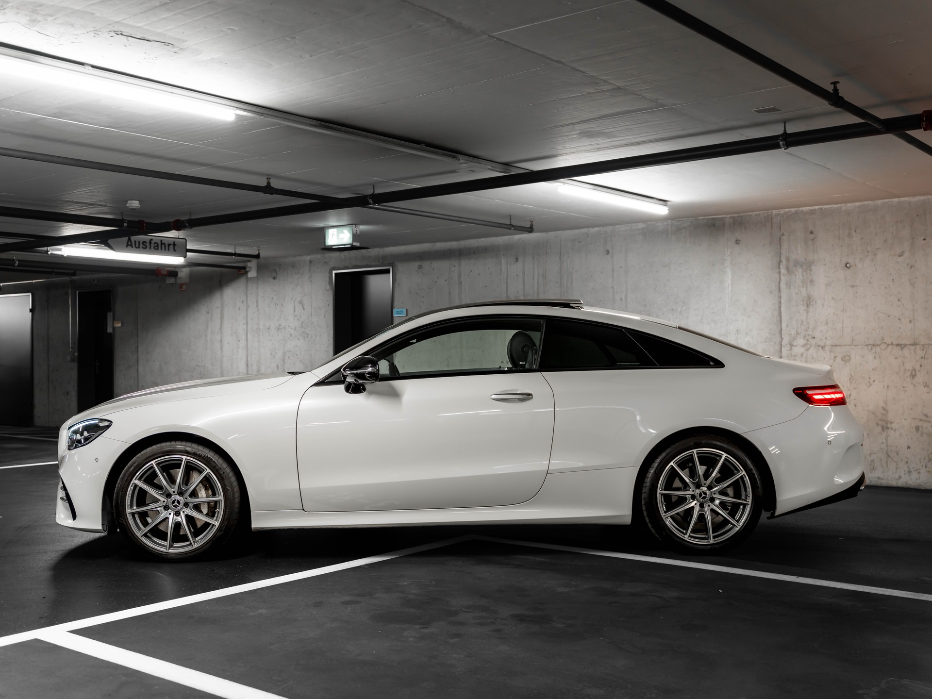MERCEDES-BENZ E 400 d Coupé 4Matic AMG Line 9G-Tronic-showroom-element-2