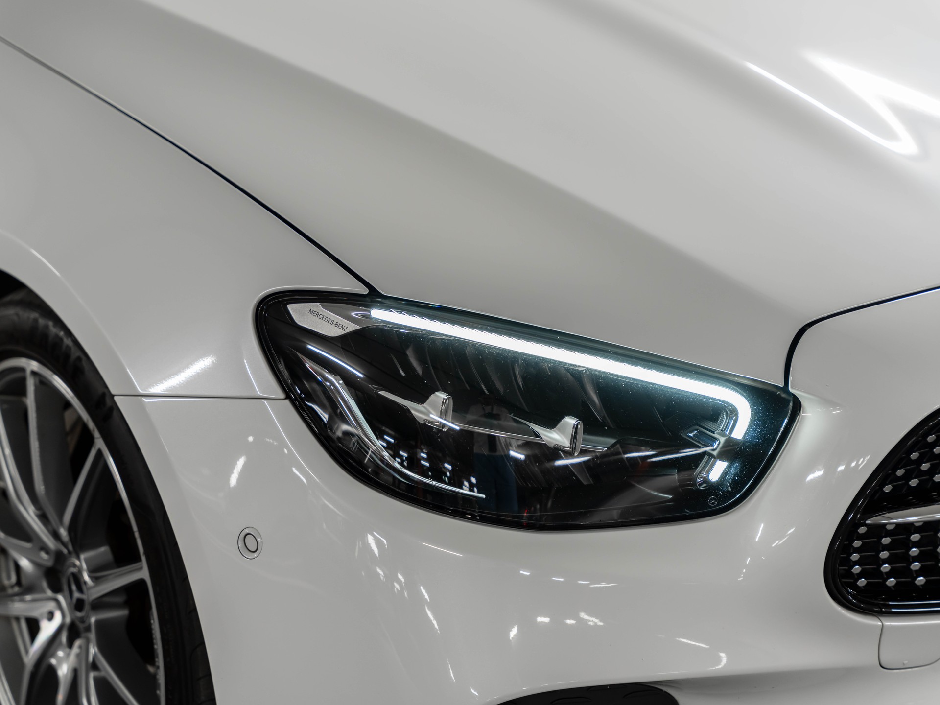 MERCEDES-BENZ E 400 d Coupé 4Matic AMG Line 9G-Tronic-image-12