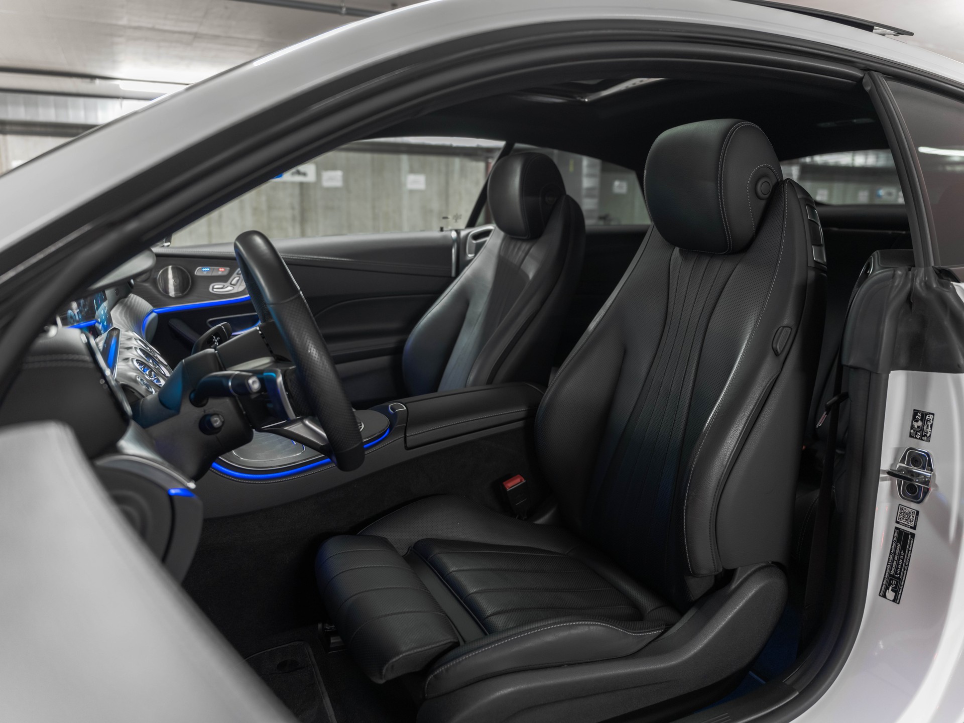 MERCEDES-BENZ E 400 d Coupé 4Matic AMG Line 9G-Tronic-image-28