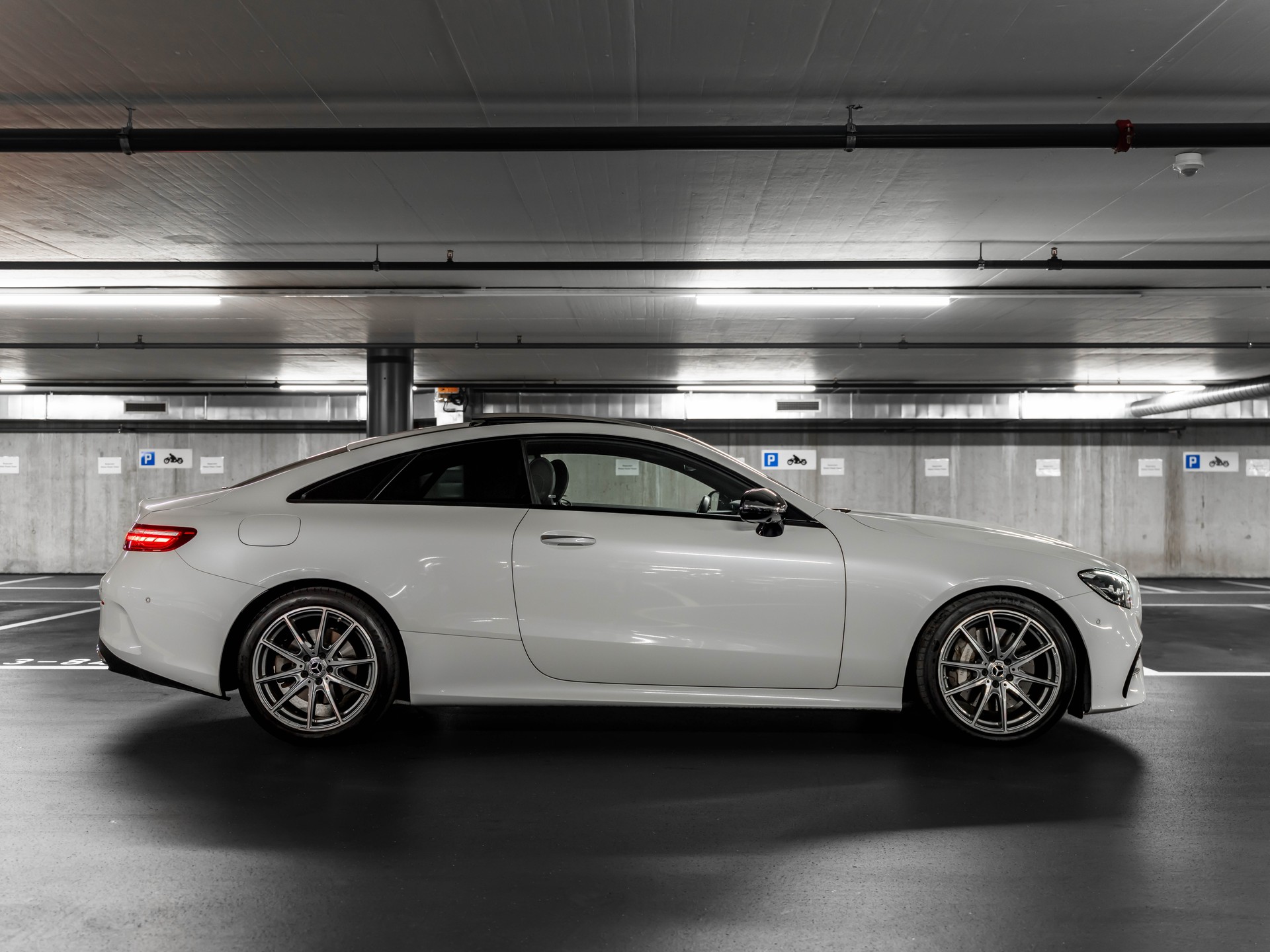 MERCEDES-BENZ E 400 d Coupé 4Matic AMG Line 9G-Tronic-image-10