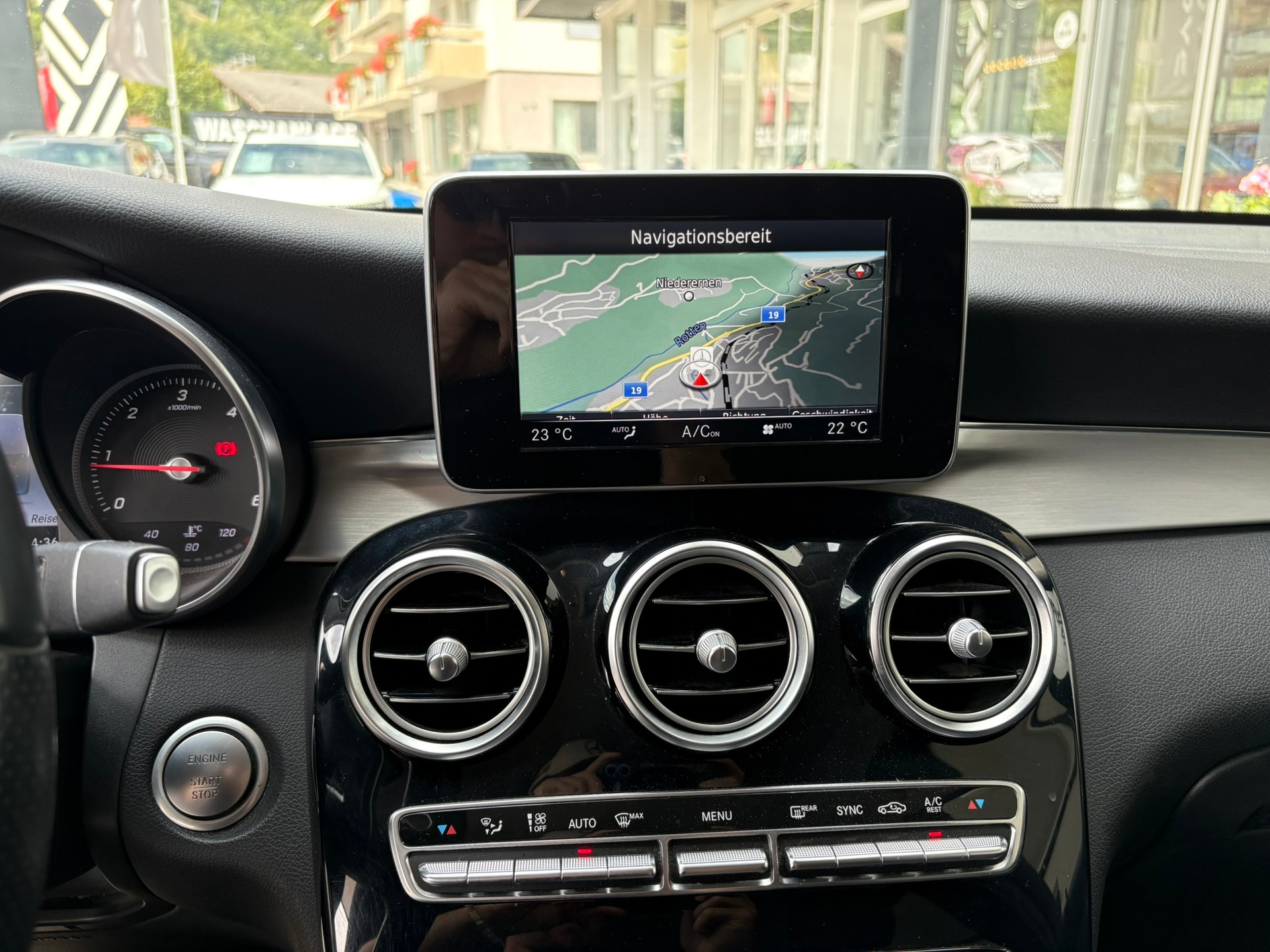 MERCEDES-BENZ GLC 250 d AMG Line 4Matic-image-10