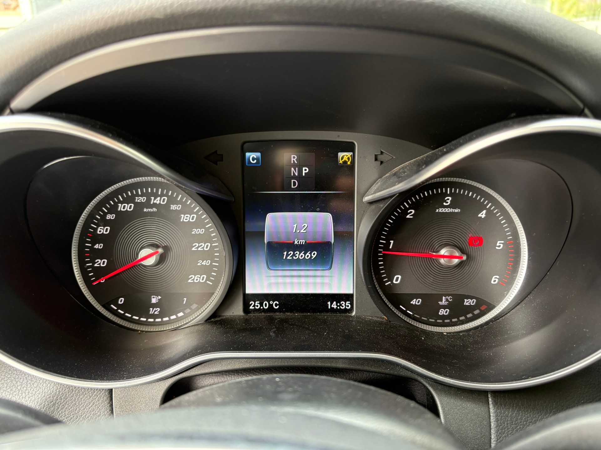 MERCEDES-BENZ GLC 250 d AMG Line 4Matic-image-9