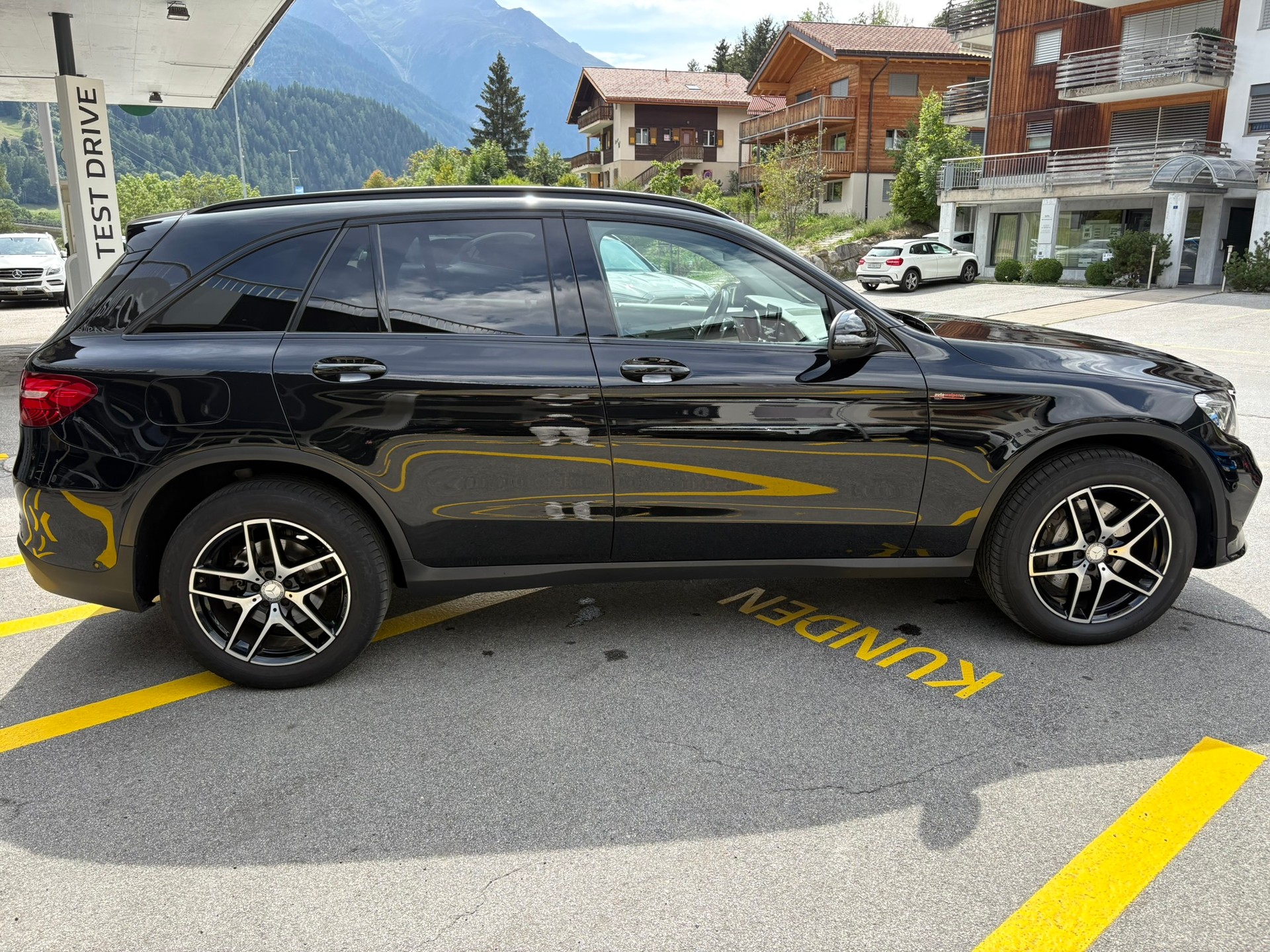 MERCEDES-BENZ GLC 250 d AMG Line 4Matic-image-3