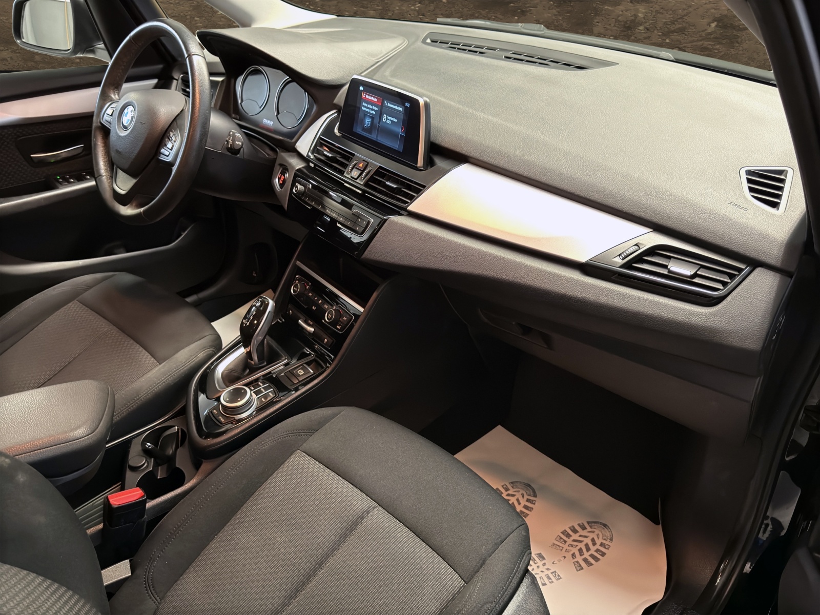 BMW 218d Gran Tourer Steptronic-image-10