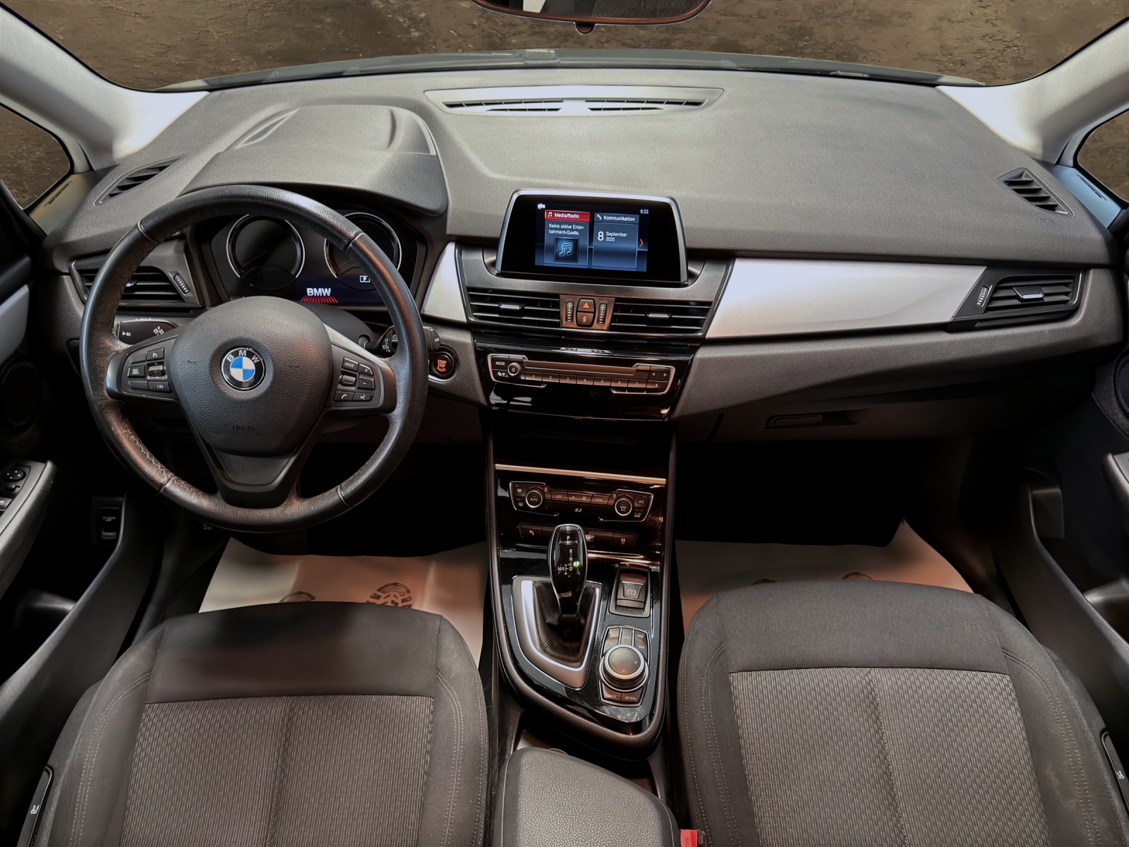 BMW 218d Gran Tourer Steptronic-showroom-element-3