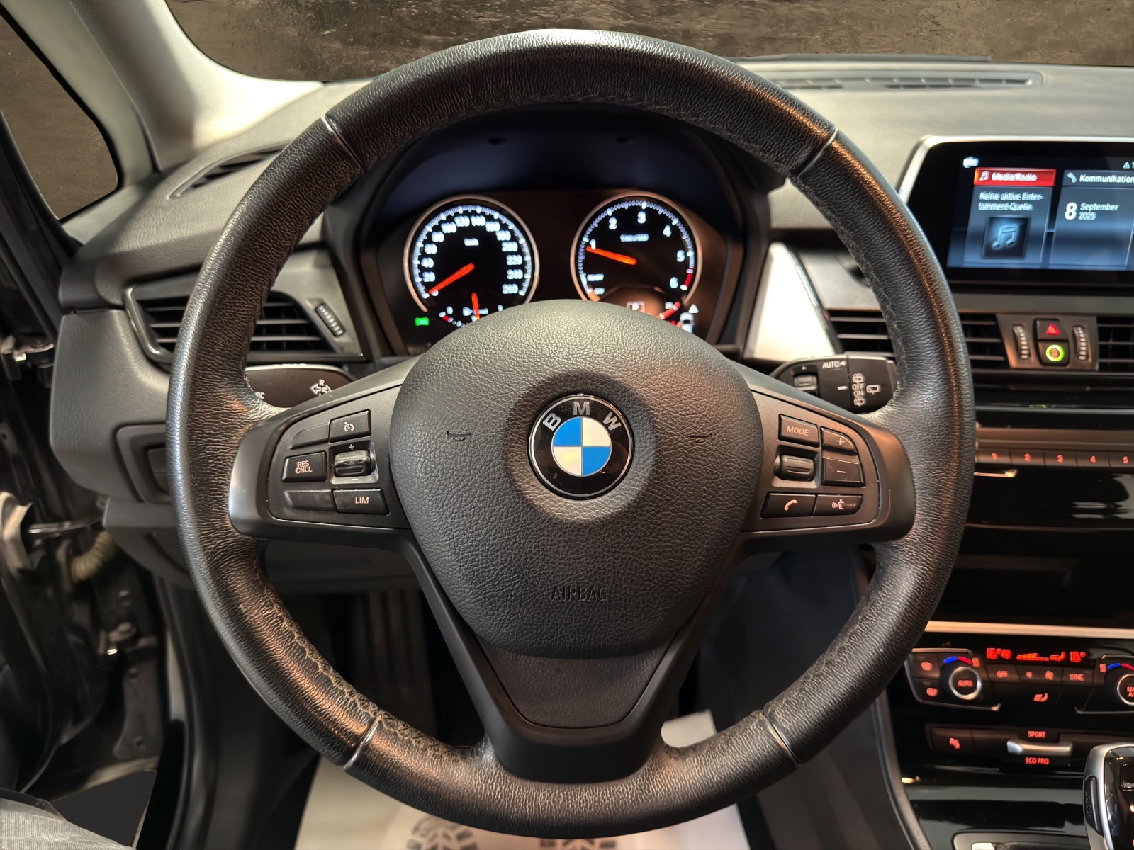 BMW 218d Gran Tourer Steptronic-image-8