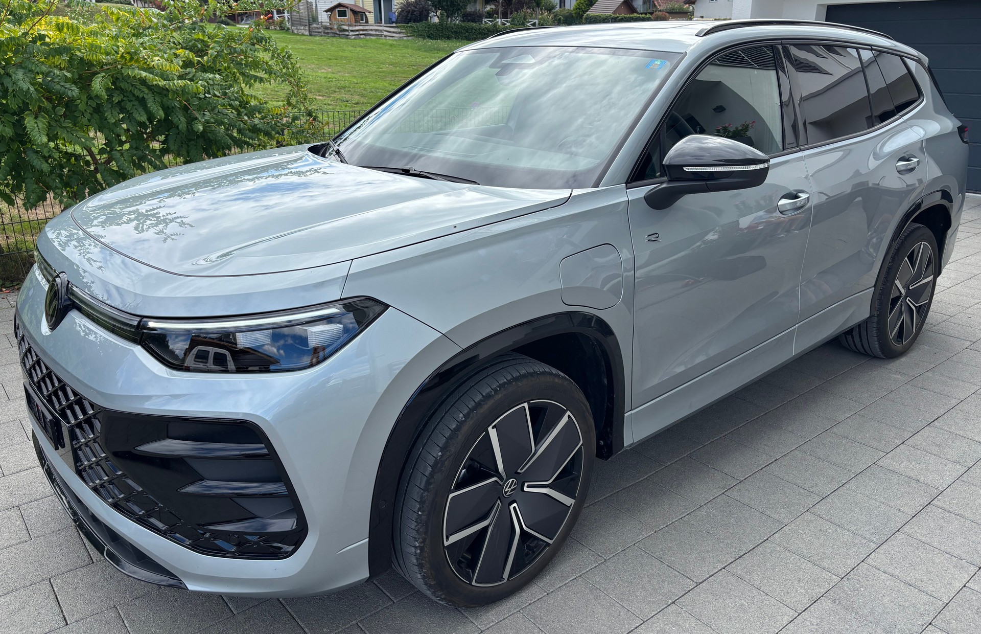VW Tayron 1.5 TSI PHEV 272 PS R-Line Black Style - Erste Hand, Pano, 20", 11'300 km-image-0