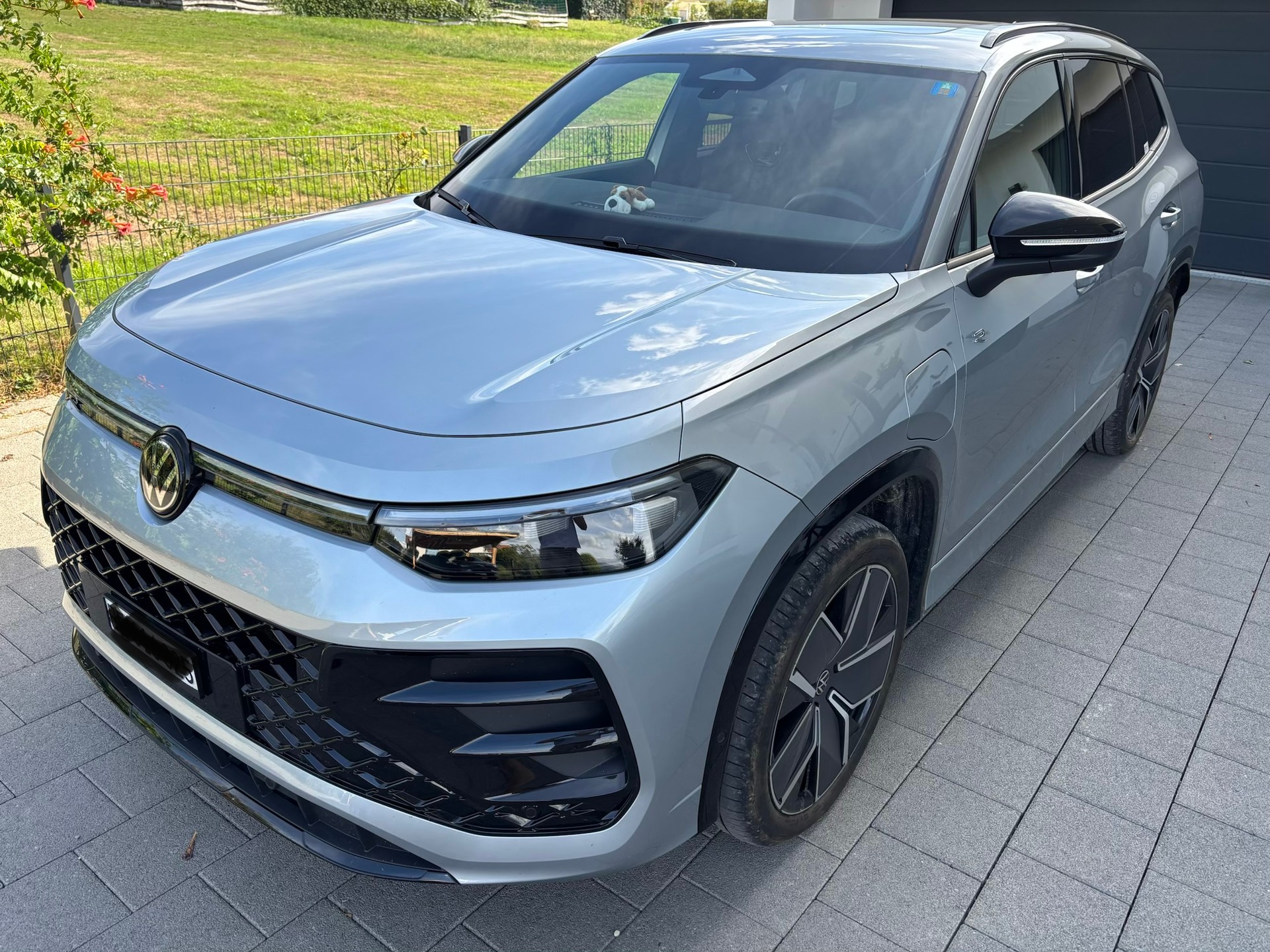 VW Tayron 1.5 TSI PHEV 272 PS R-Line Black Style - Top Autonomie, erste Hand, Pano, 20", 10’700 km-image-1
