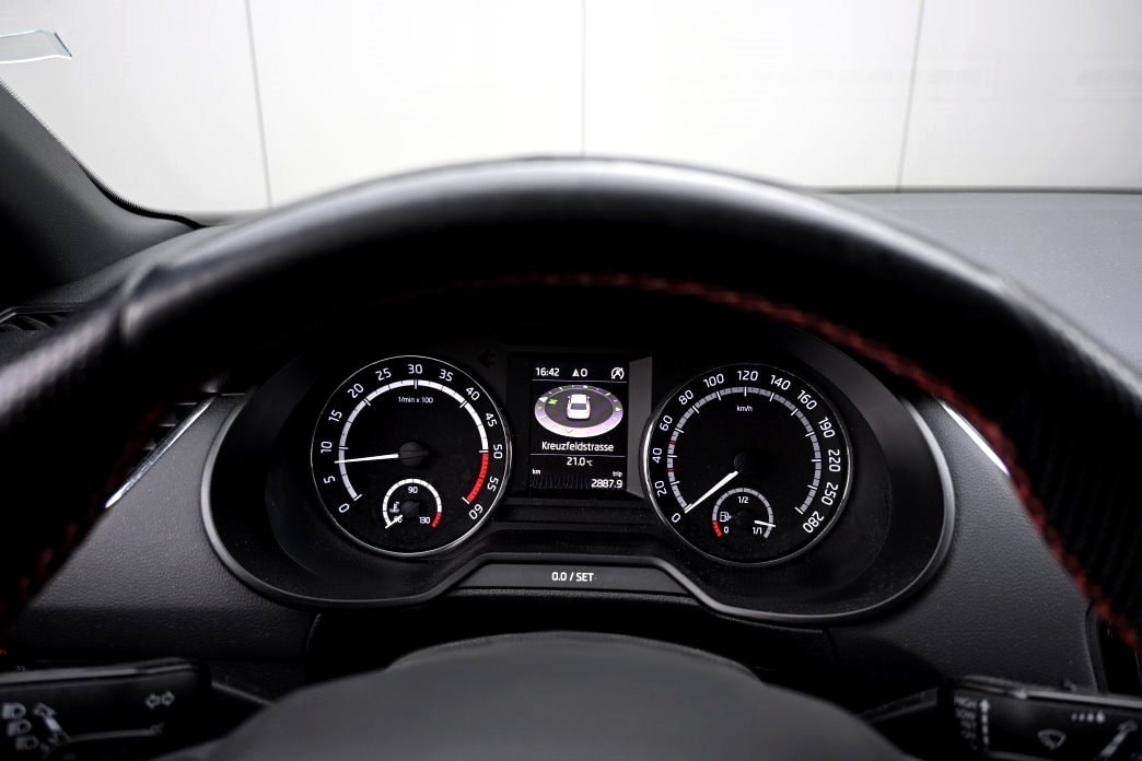 SKODA Octavia Combi 2.0 TDI RS 4x4 DSG-image-10