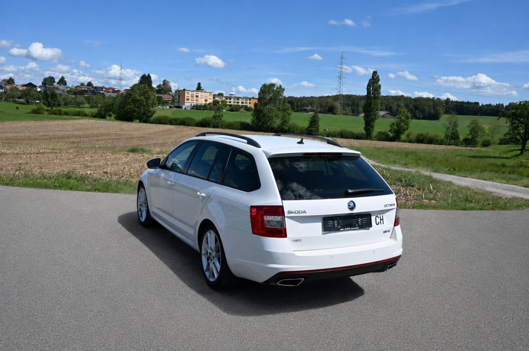 SKODA Octavia Combi 2.0 TDI RS 4x4 DSG-image-3