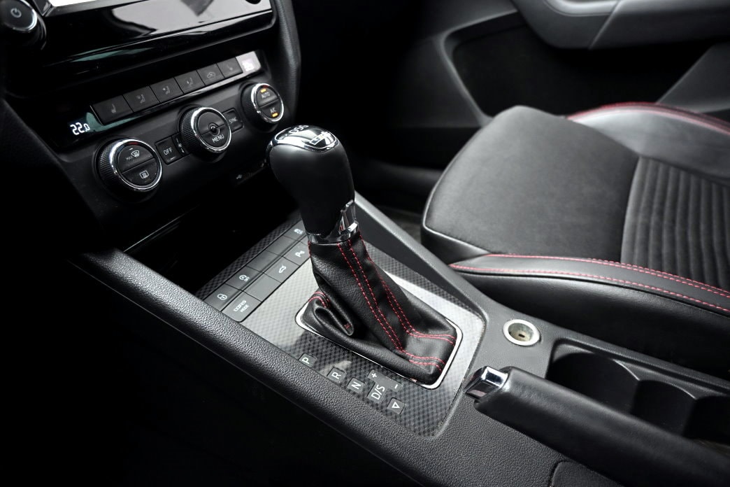 SKODA Octavia Combi 2.0 TDI RS 4x4 DSG-image-9