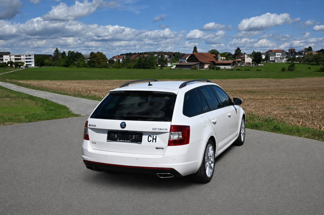 SKODA Octavia Combi 2.0 TDI RS 4x4 DSG-image-2