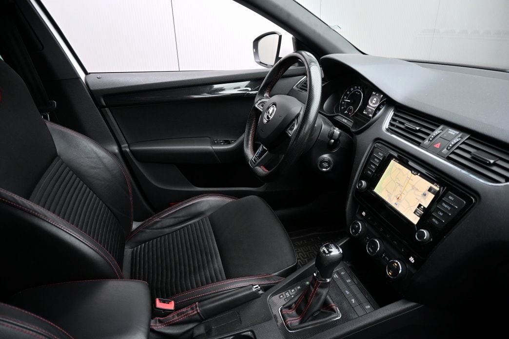 SKODA Octavia Combi 2.0 TDI RS 4x4 DSG-image-6