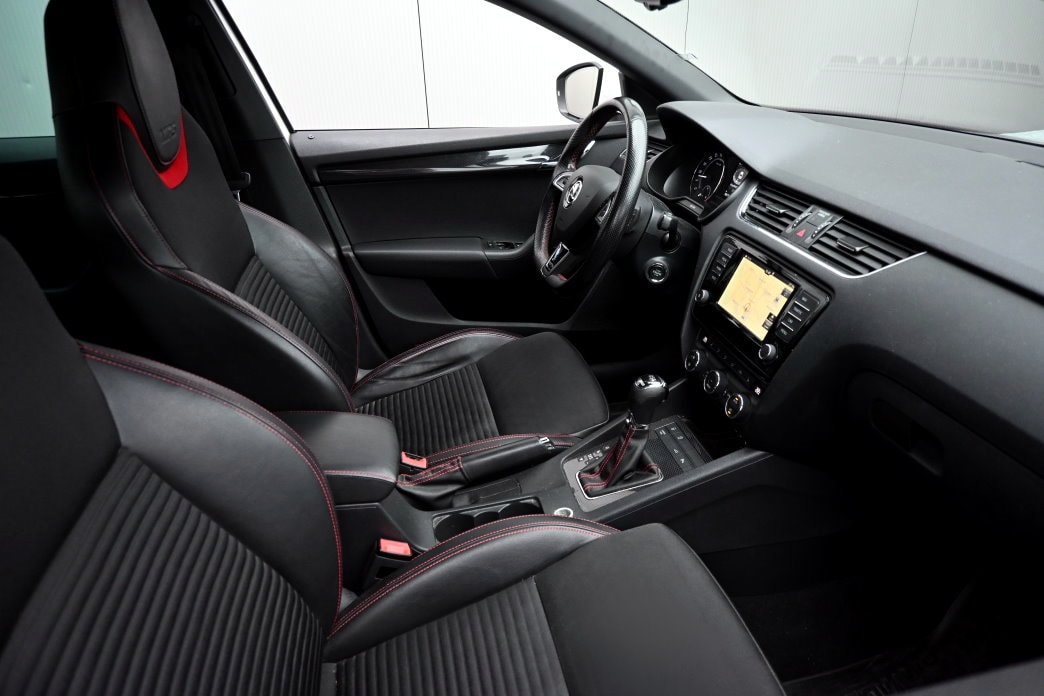 SKODA Octavia Combi 2.0 TDI RS 4x4 DSG-image-4