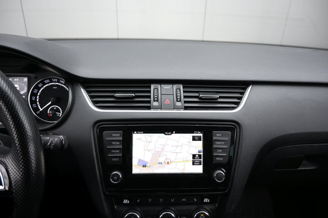 SKODA Octavia Combi 2.0 TDI RS 4x4 DSG-image-11