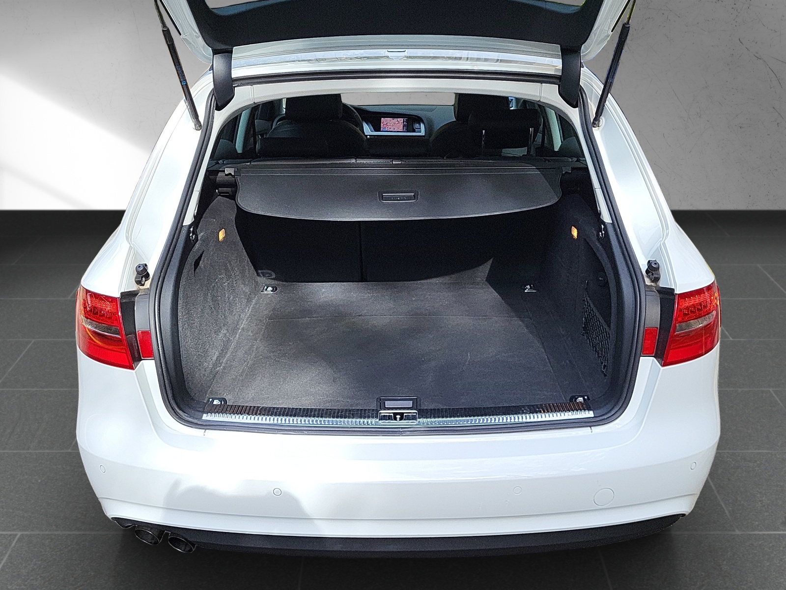 AUDI A4 Avant 2.0TDI 177PS Automat-image-17