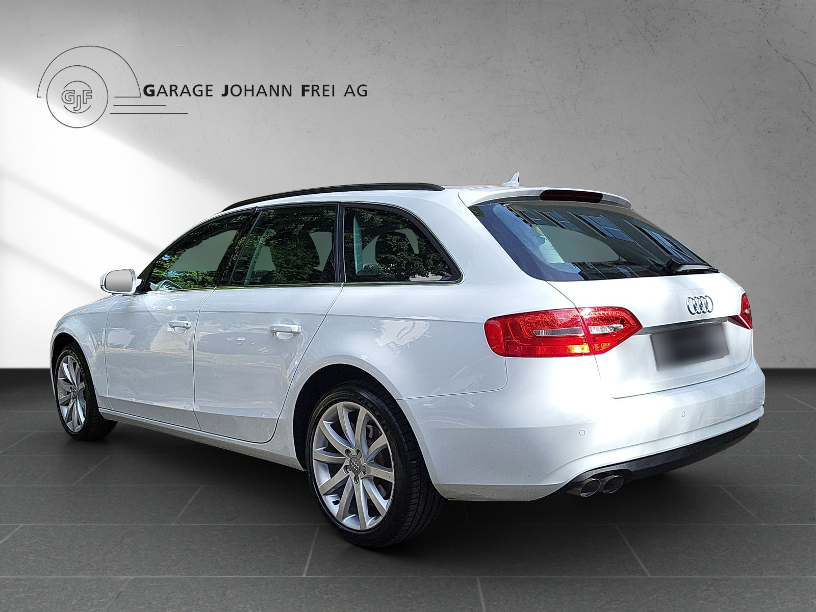 AUDI A4 Avant 2.0TDI 177PS Automat-image-2
