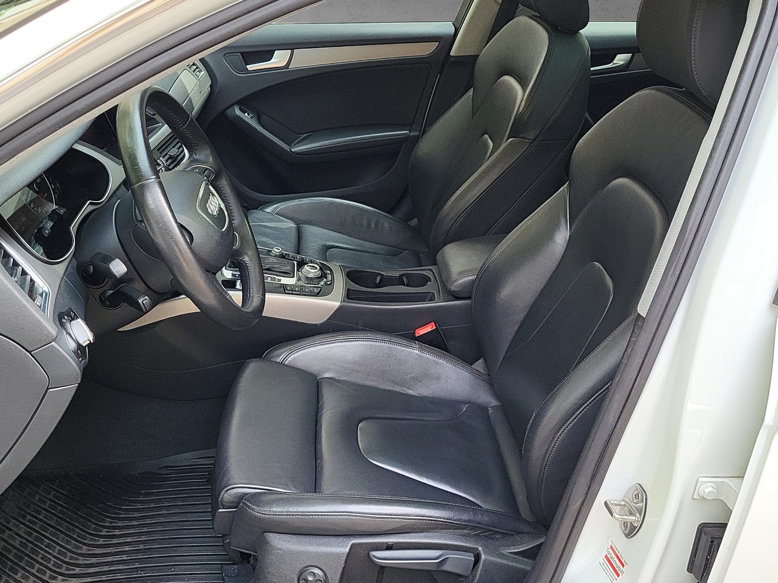 AUDI A4 Avant 2.0TDI 177PS Automat-image-8
