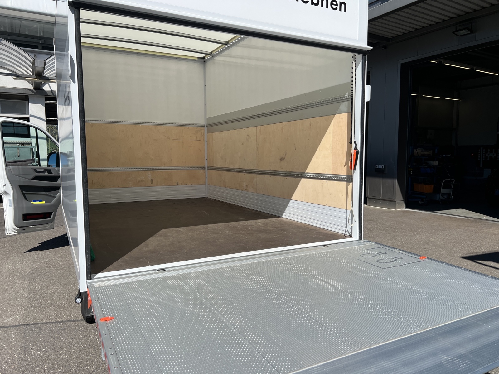 VW Crafter 35 2.0 BiTDI Champ. HD L3 Kip./Prit./Kof.+Heb. RWD A-image-10
