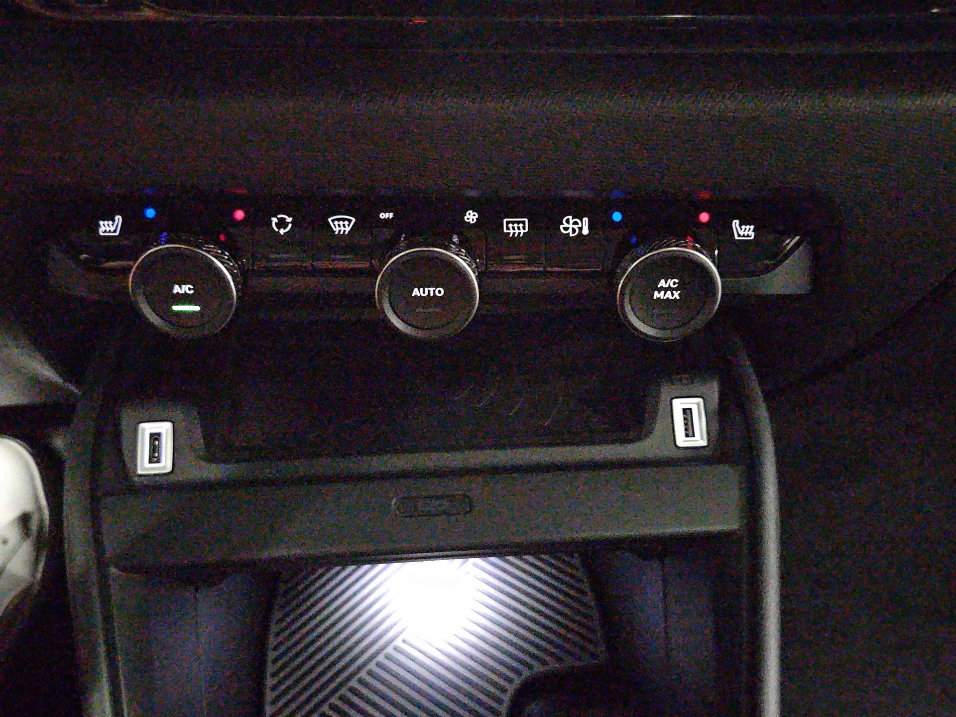 CITROEN C4 1.2 Pure Tech Shine EAT8-image-18