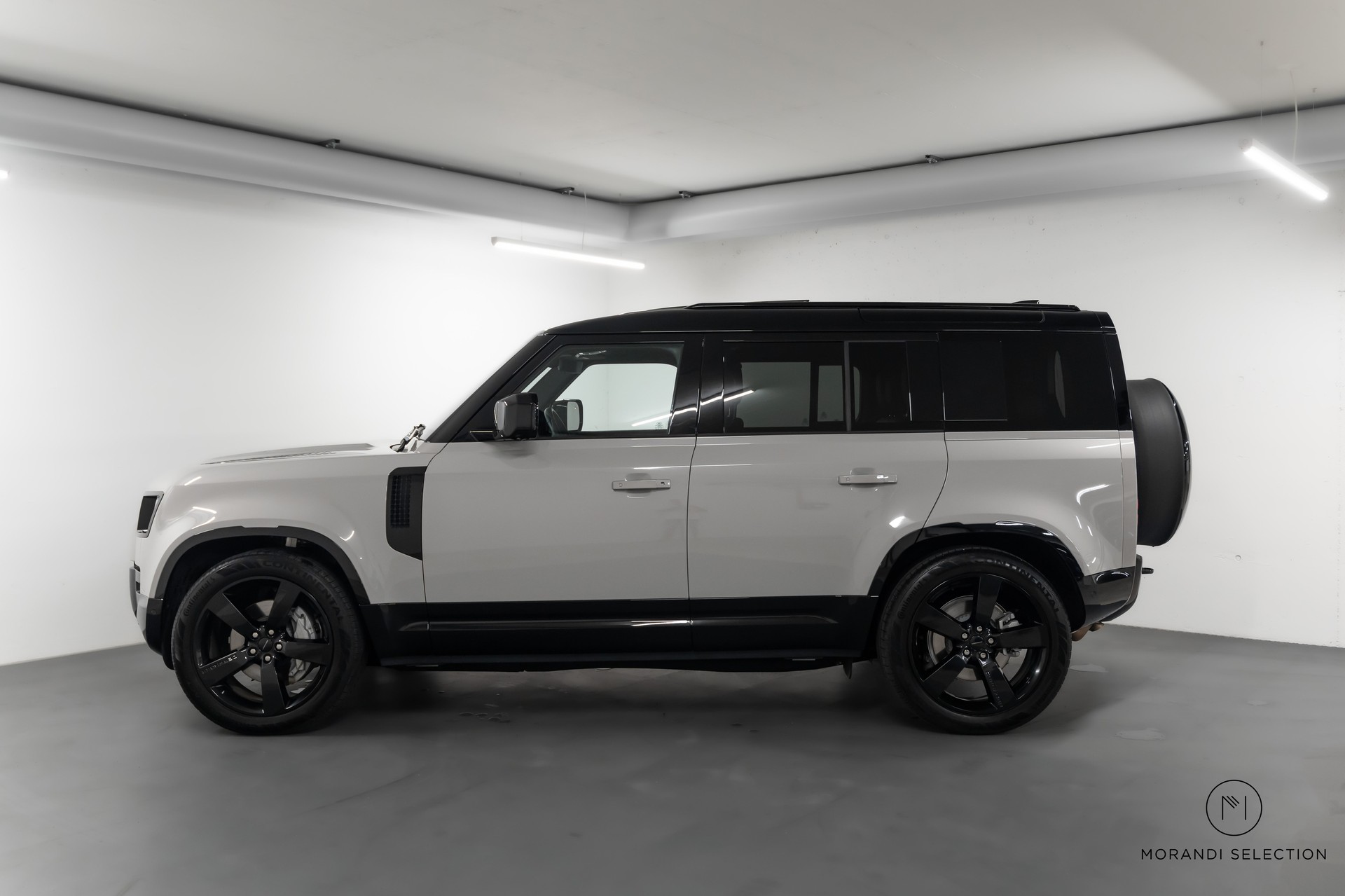 LAND ROVER Defender 110 3.0 D I6 350 X-Dynamic HSE-image-0
