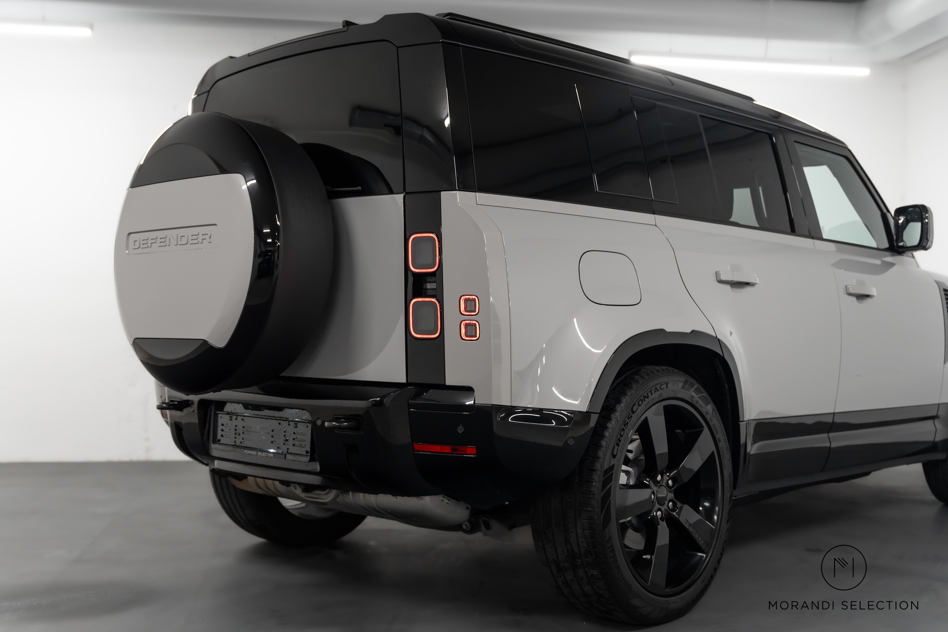 LAND ROVER Defender 110 3.0 D I6 350 X-Dynamic HSE-image-4