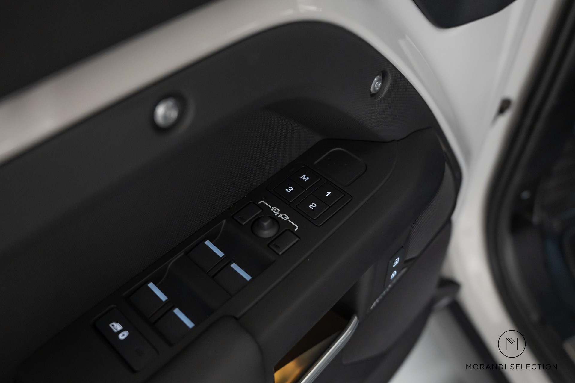 LAND ROVER Defender 110 3.0 D I6 350 X-Dynamic HSE-image-22