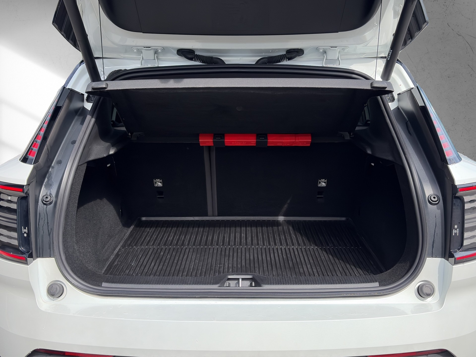 VOLVO EX30 E60 69kWh Twin Ultra Performance AWD-image-8