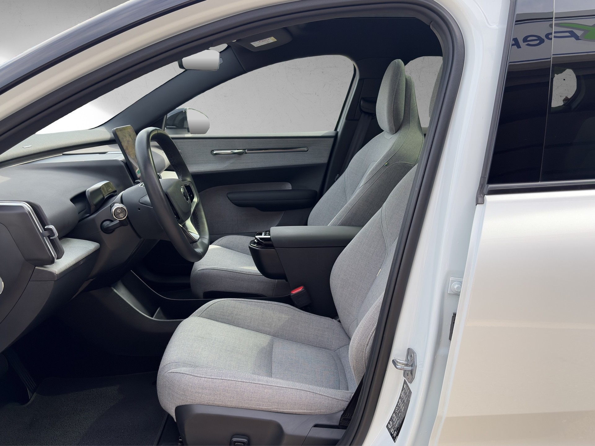 VOLVO EX30 E60 69kWh Twin Ultra Performance AWD-image-10