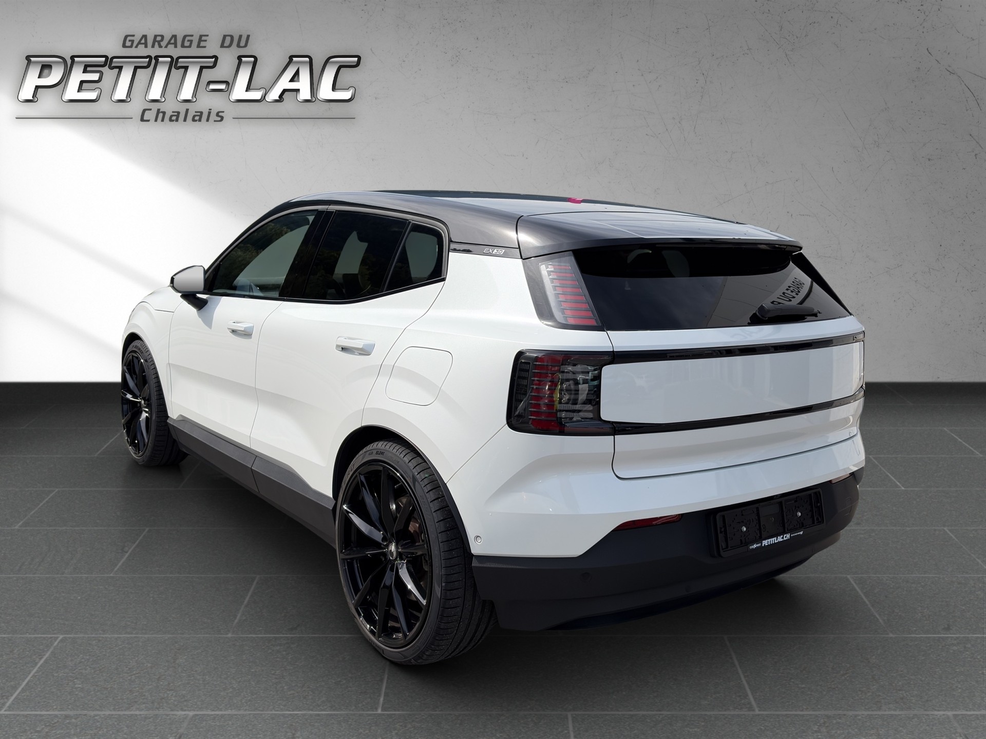 VOLVO EX30 E60 69kWh Twin Ultra Performance AWD-image-3
