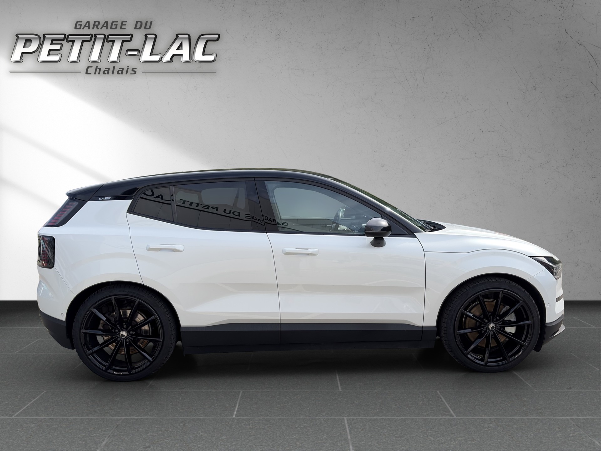VOLVO EX30 E60 69kWh Twin Ultra Performance AWD-image-6