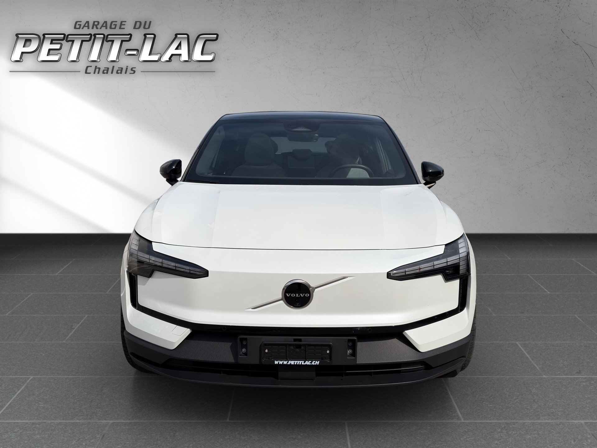 VOLVO EX30 E60 69kWh Twin Ultra Performance AWD-image-1