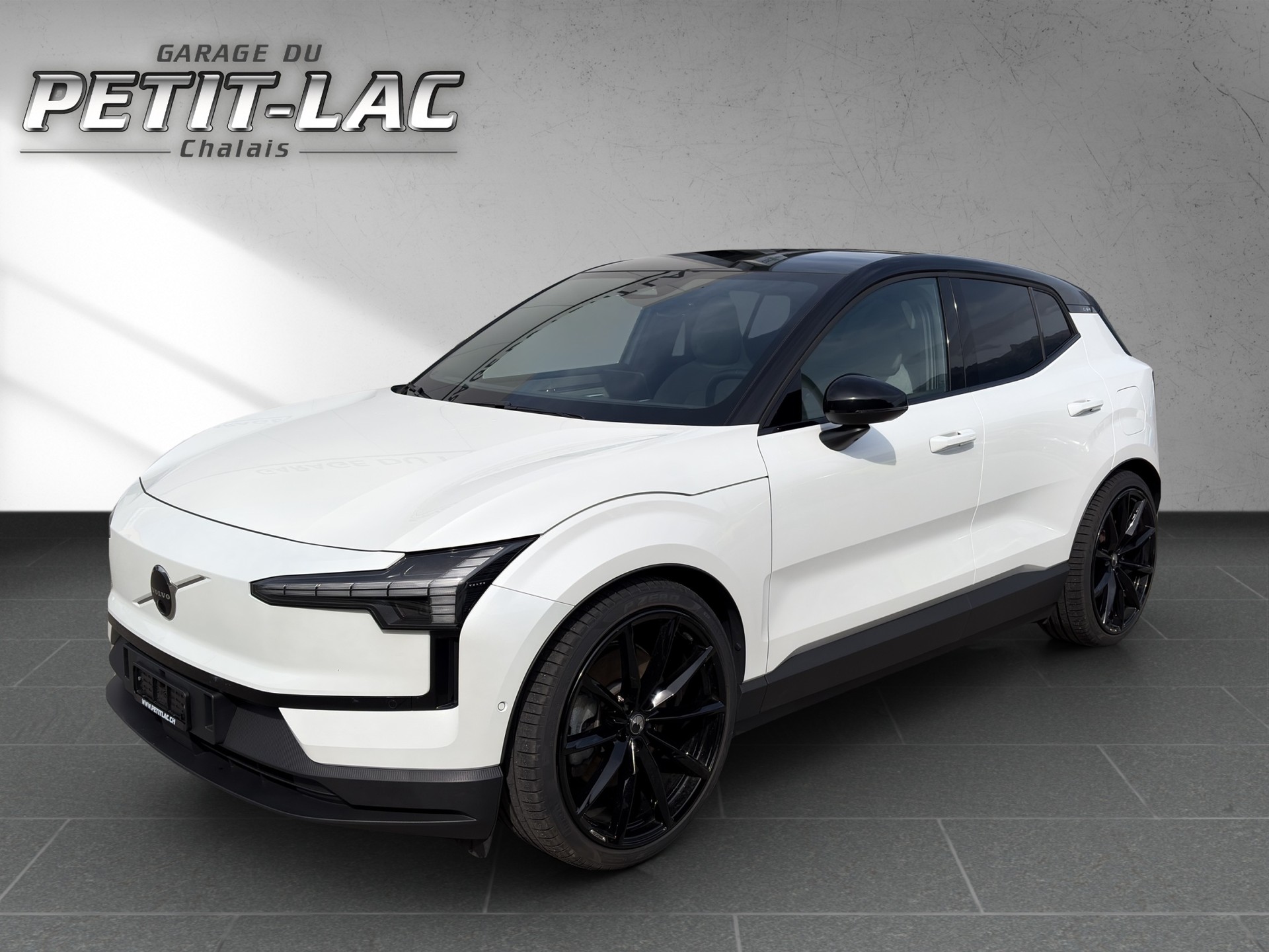 VOLVO EX30 E60 69kWh Twin Ultra Performance AWD-image-4