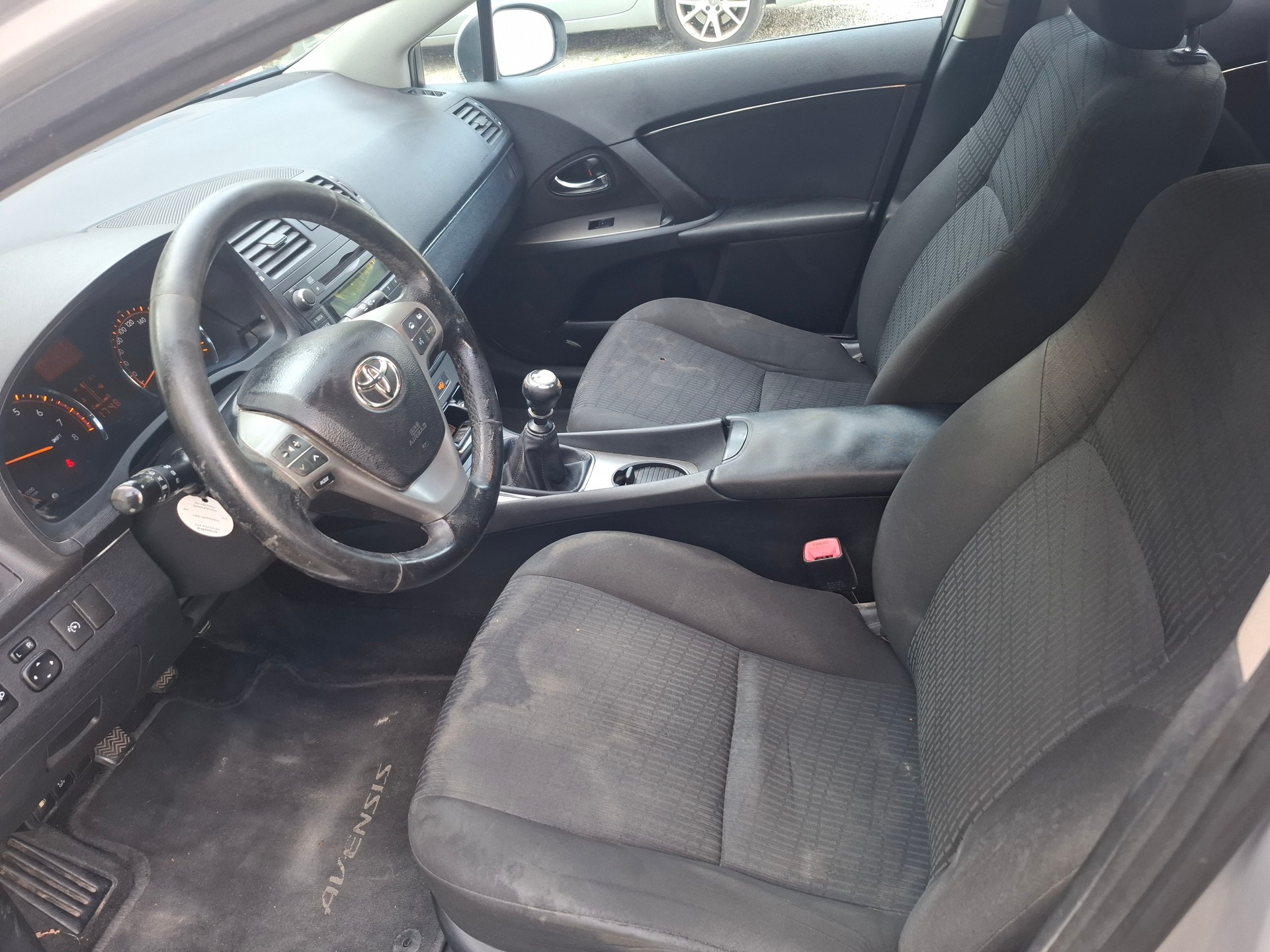 TOYOTA Avensis Sportswagon 2.0 Linea Luna-image-9