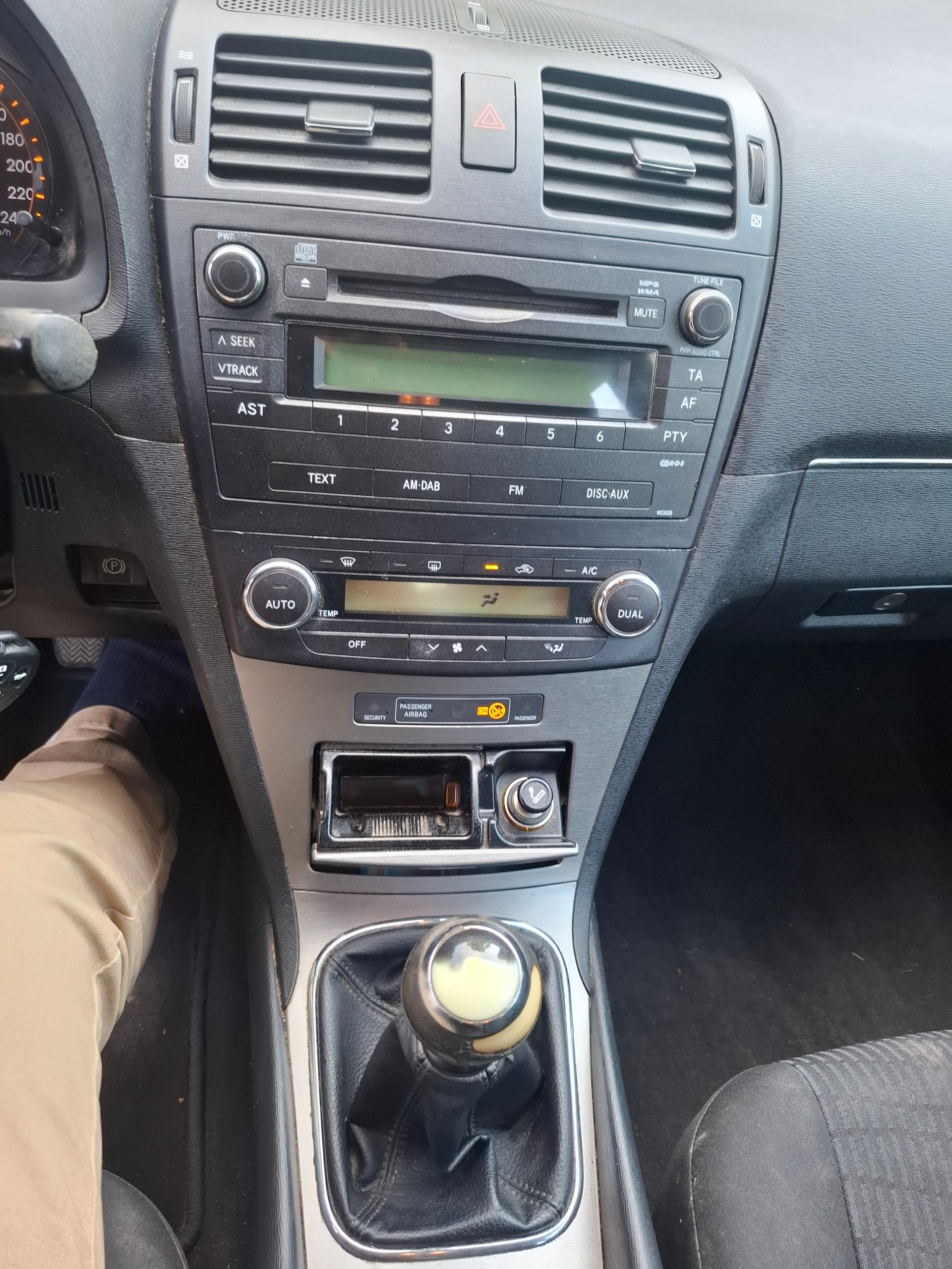 TOYOTA Avensis Sportswagon 2.0 Linea Luna-image-8