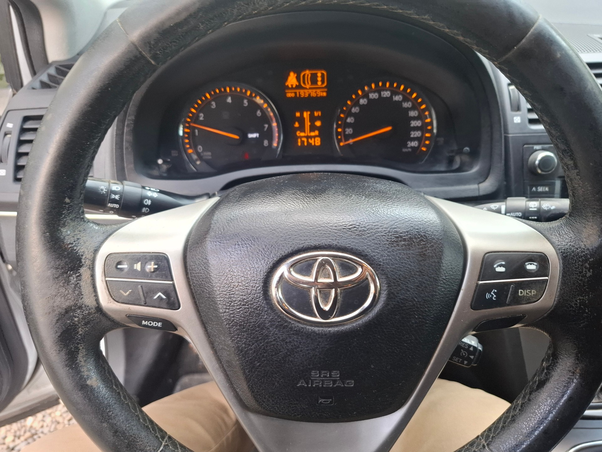TOYOTA Avensis Sportswagon 2.0 Linea Luna-image-12