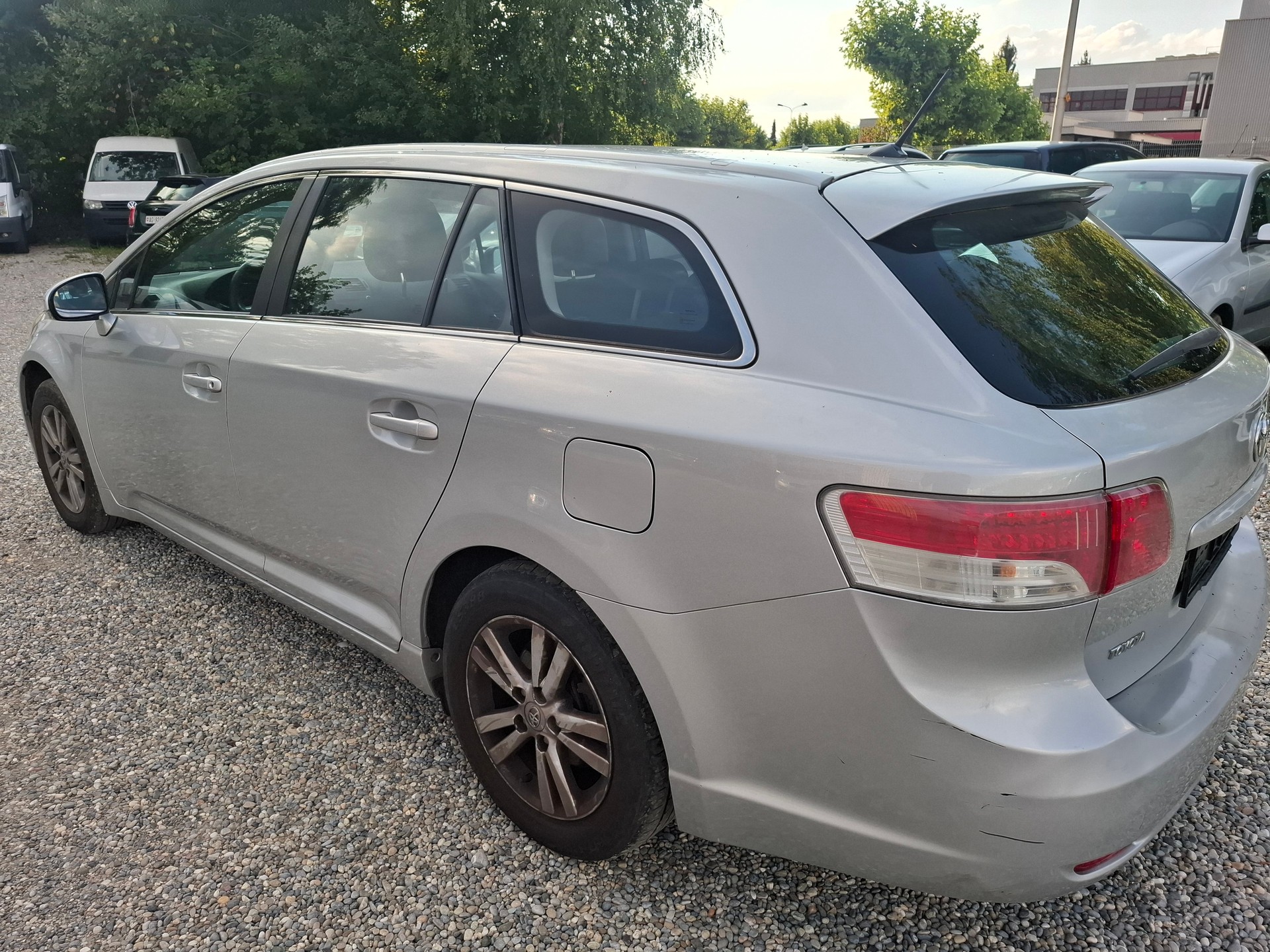 TOYOTA Avensis Sportswagon 2.0 Linea Luna-image-5
