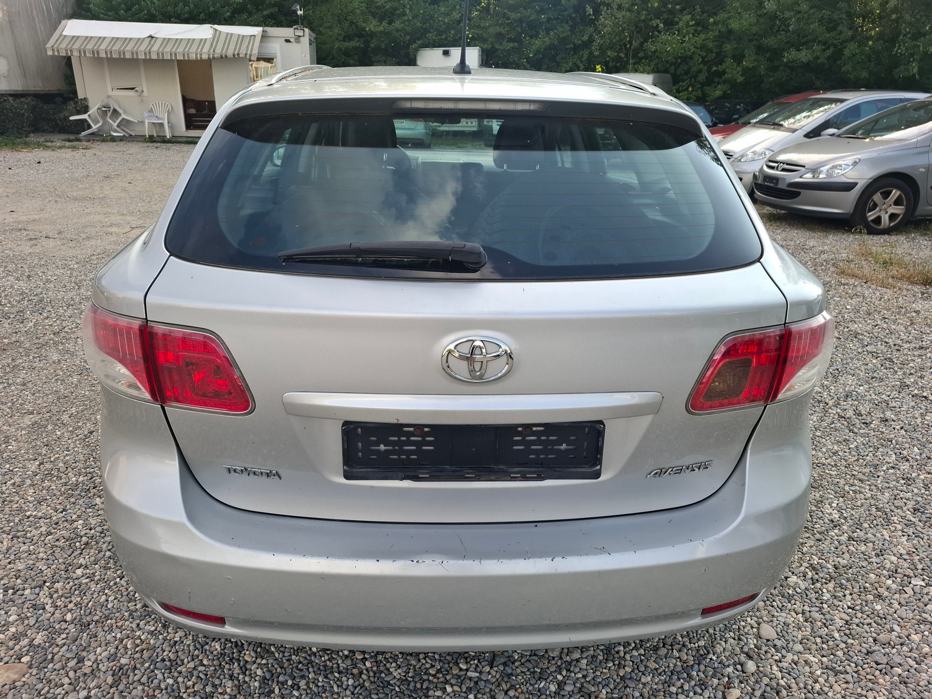TOYOTA Avensis Sportswagon 2.0 Linea Luna-image-7