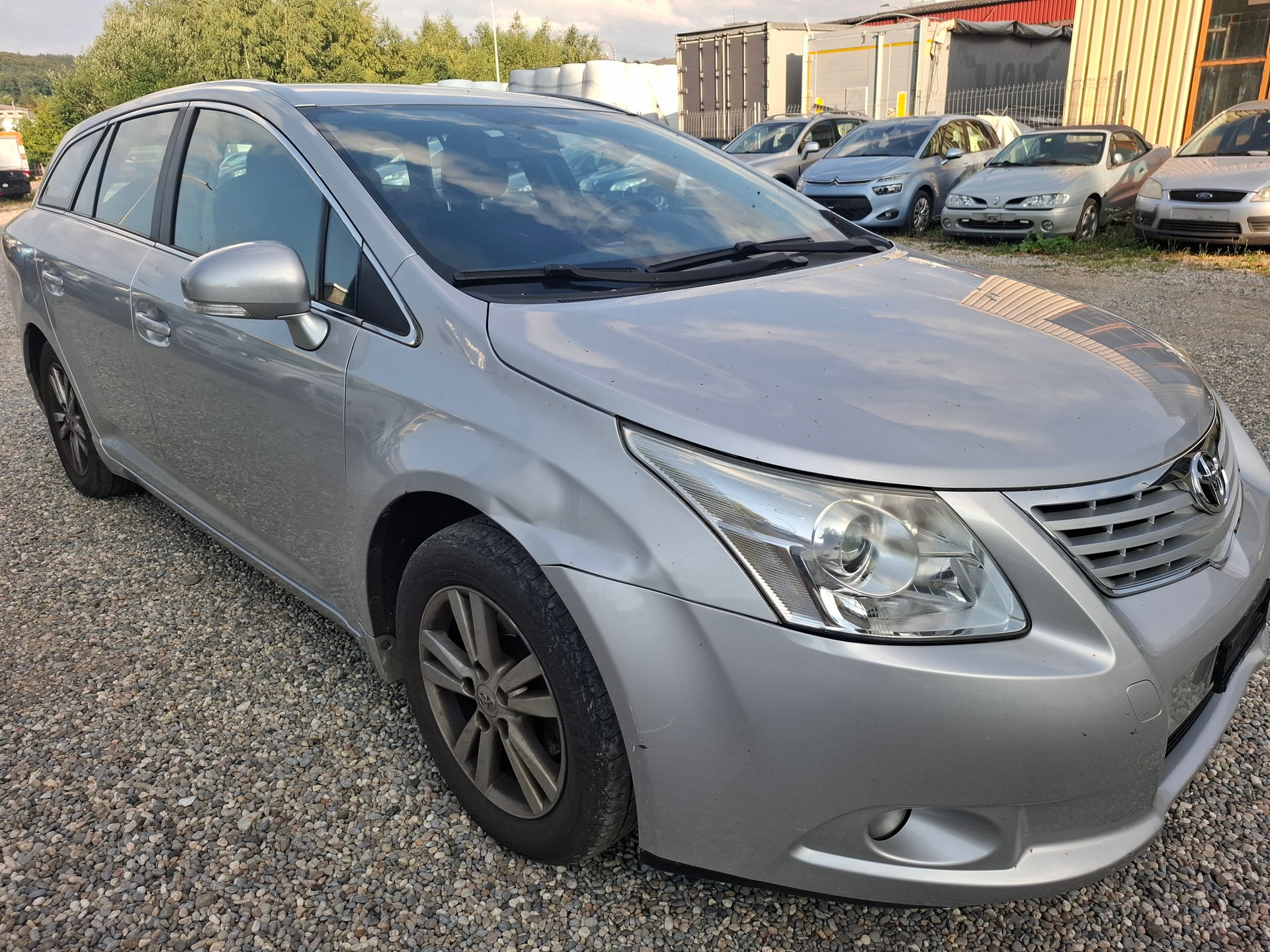 TOYOTA Avensis Sportswagon 2.0 Linea Luna-image-1