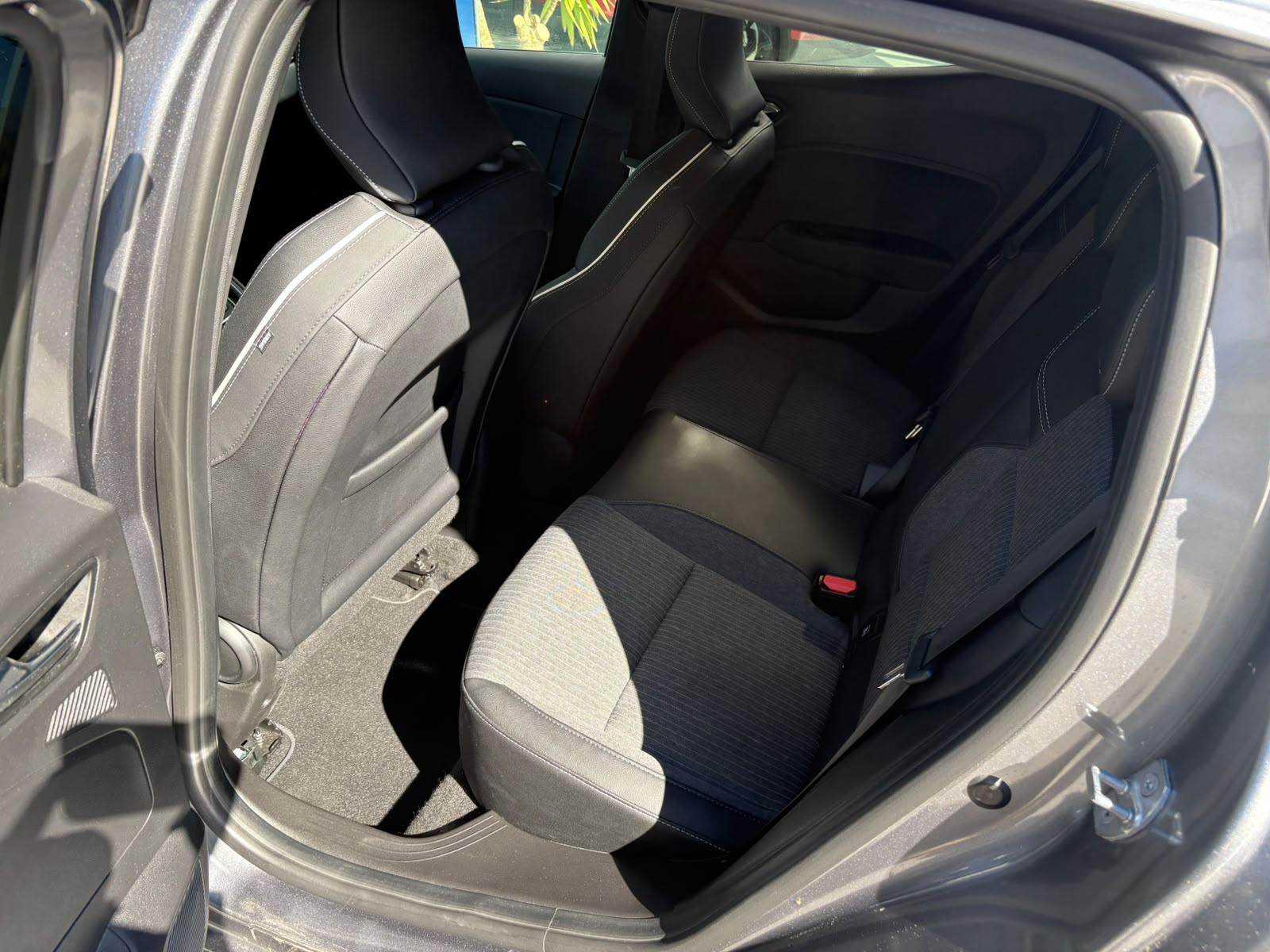 MITSUBISHI Colt 1.6 HEV Instyle-image-7