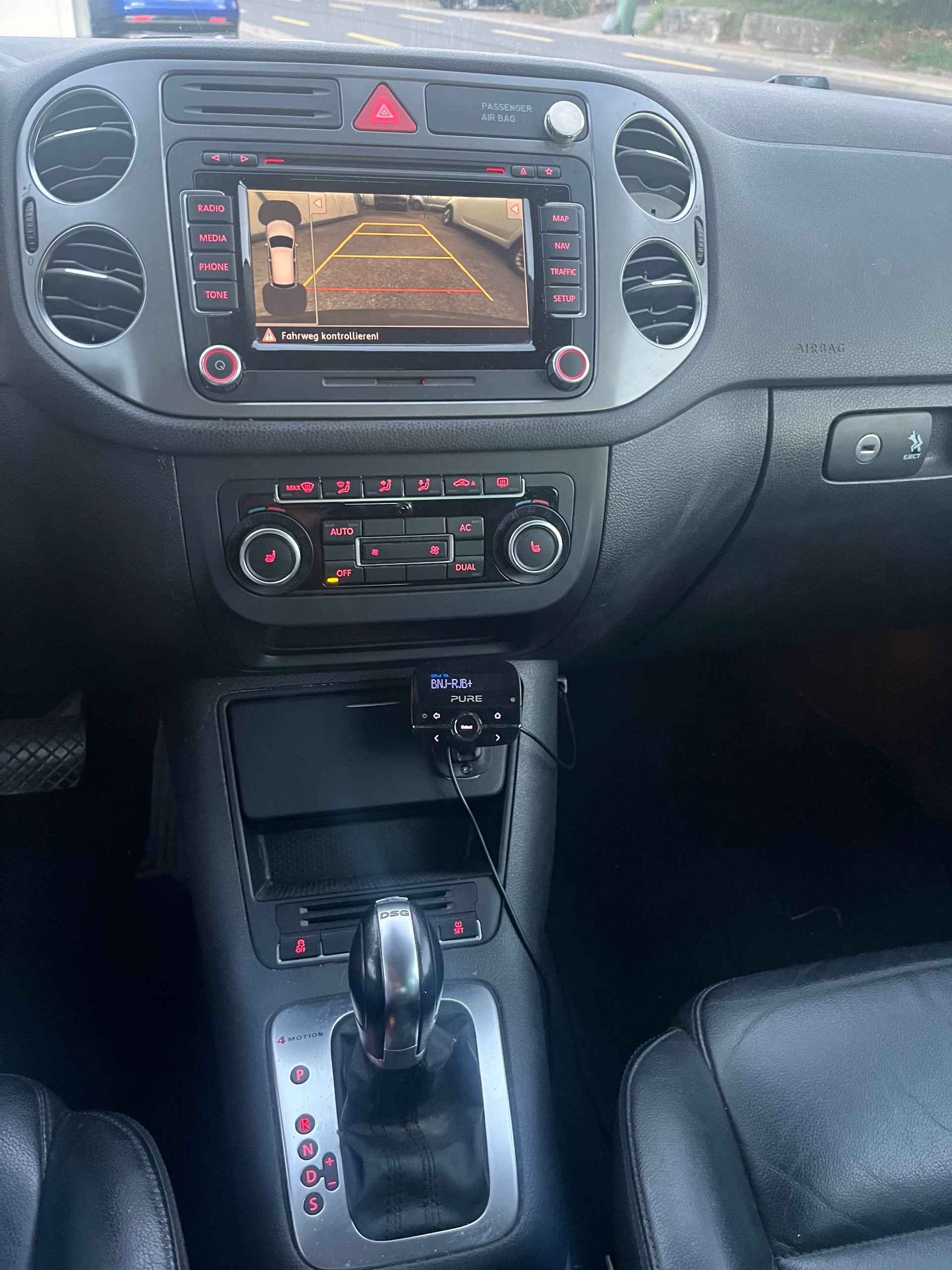 VW Tiguan 2.0 TDI Sport&Style DSG-image-9