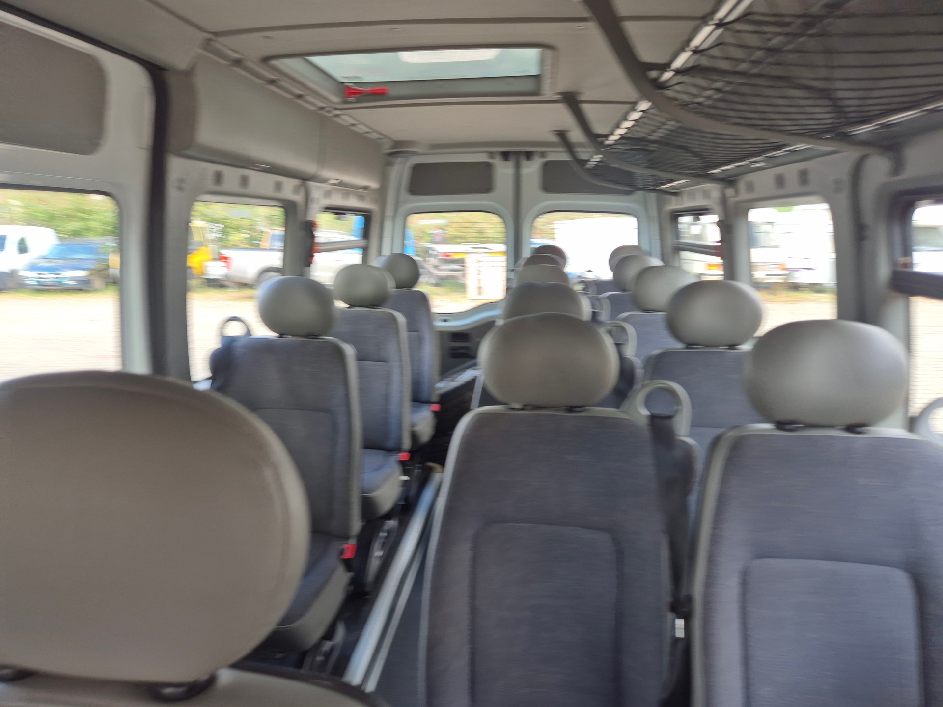 NISSAN INTERSTAR-image-11