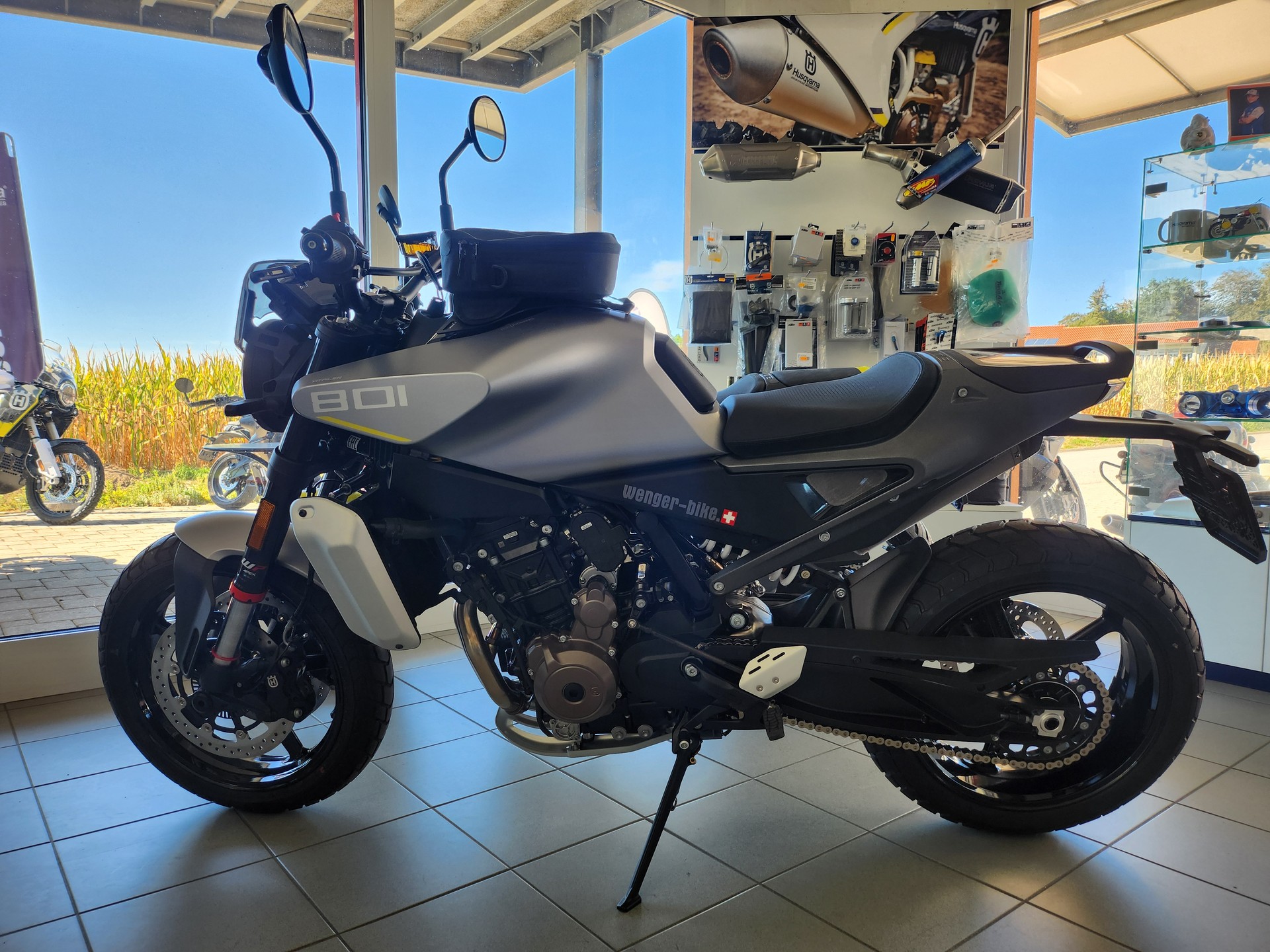 HUSQVARNA Svartpilen 801