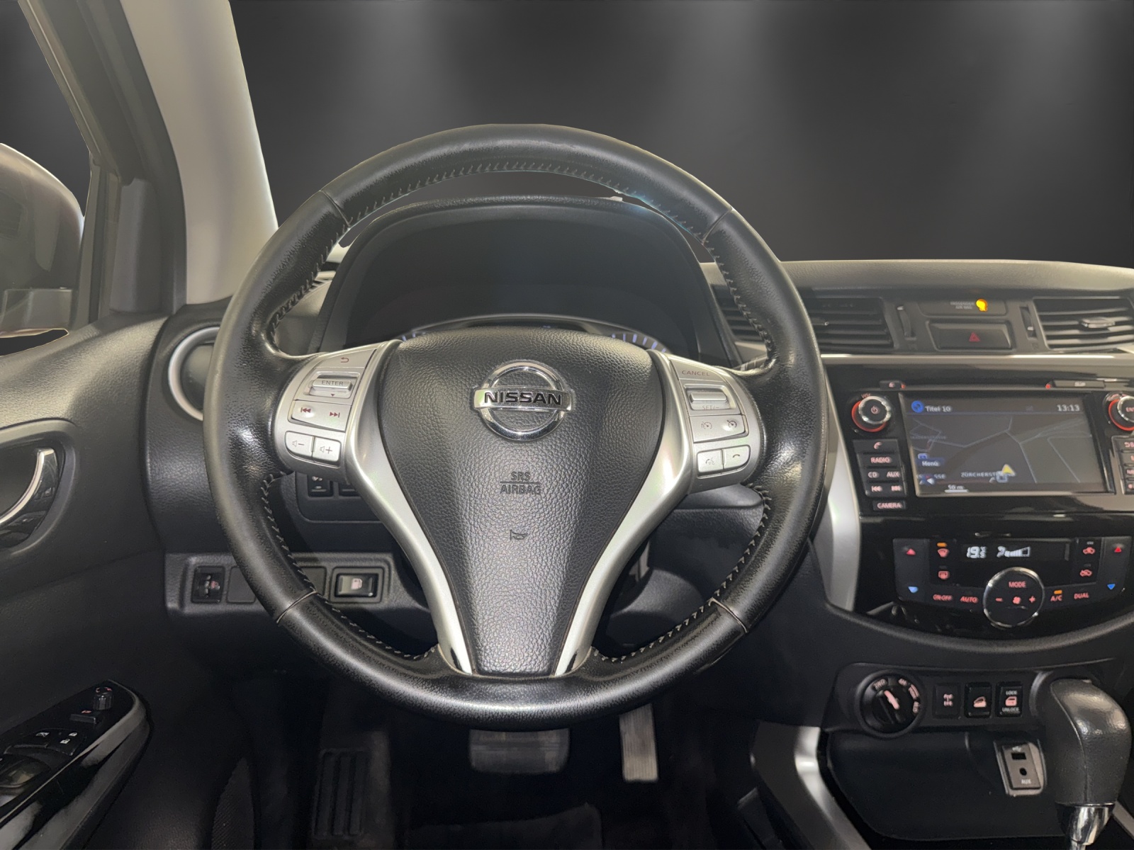 NISSAN Navara Double Cab Visia 2.3 dCi 4WD-image-12