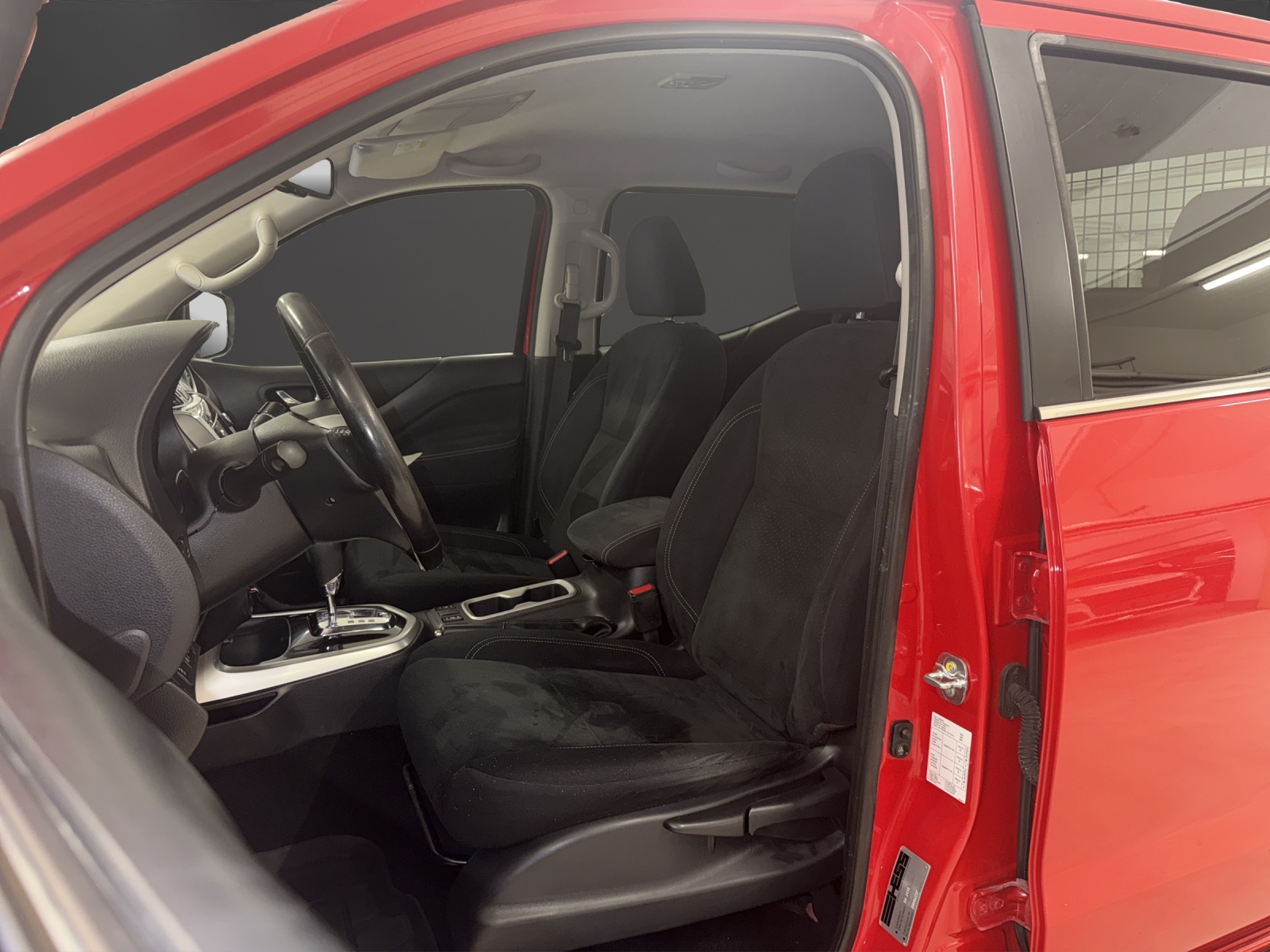 NISSAN Navara Double Cab Visia 2.3 dCi 4WD-image-6